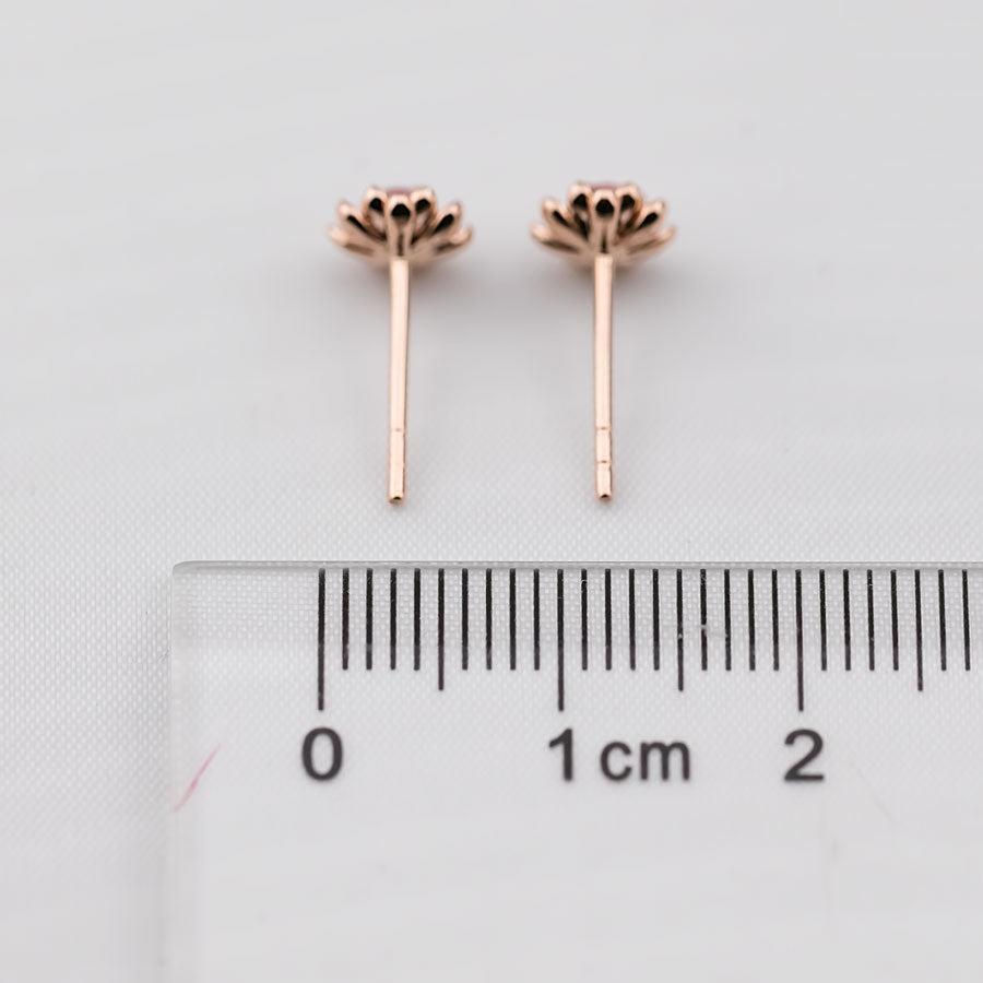 Ohrstecker aus 14 Karat Roségold mit Pfingstrosenblumenblumen und rosa Saphir 1