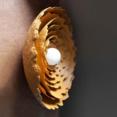 Peony L Wall Sconce di Yalanzhi Objects