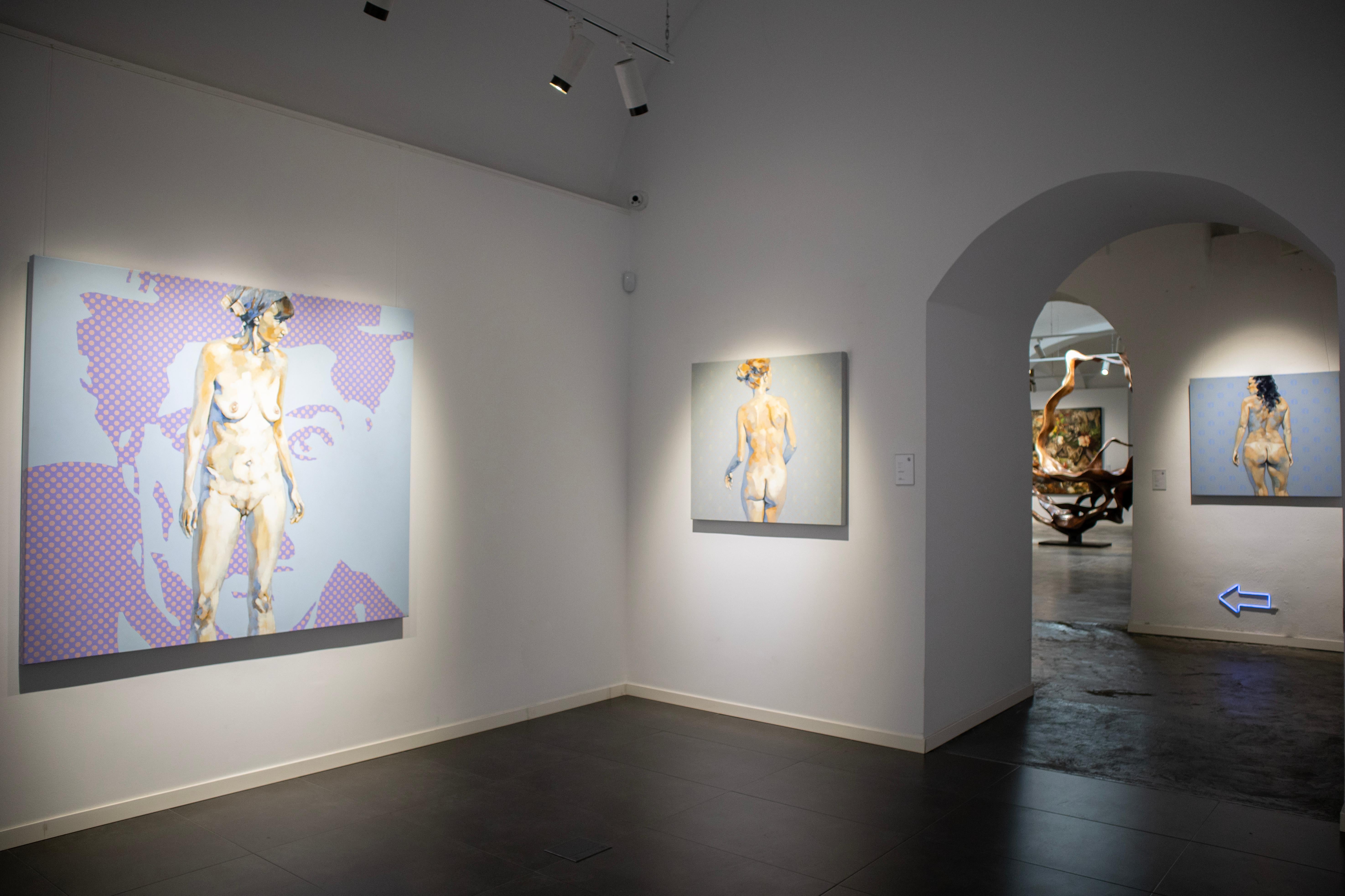 El Pes de la Historia - 21st C, Figurative, Nude, Female body, Feminism, Acrylic - Gray Nude Painting by Pep Anton Xaus