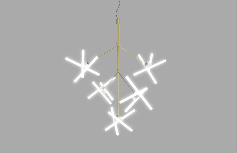 Olvidada chandelier designed by Pepe Cortes.
Manufactured by BD Barcelona 

Steel structure and lamp holder nucleus with a brass scotch polished finish.
Linestras 9W LED S14D 3 x 9W LED suitable for 110 v. and v 220.
Certified CE UNE-EN