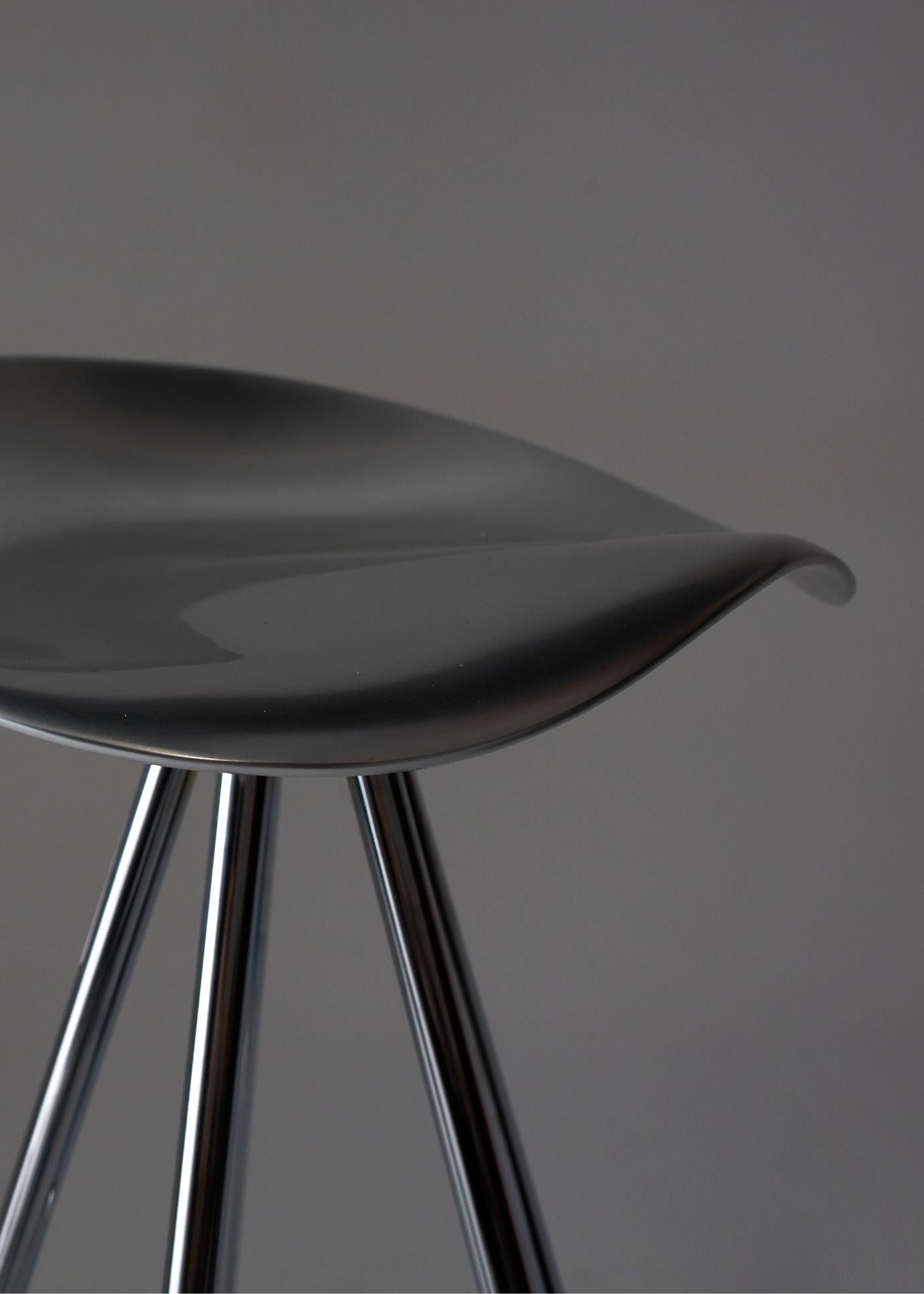 Pepe Cortes, Tabouret Jamaïque, noir, argent anodisé, moyen, 2015. Neuf - En vente à Barcelona, ES