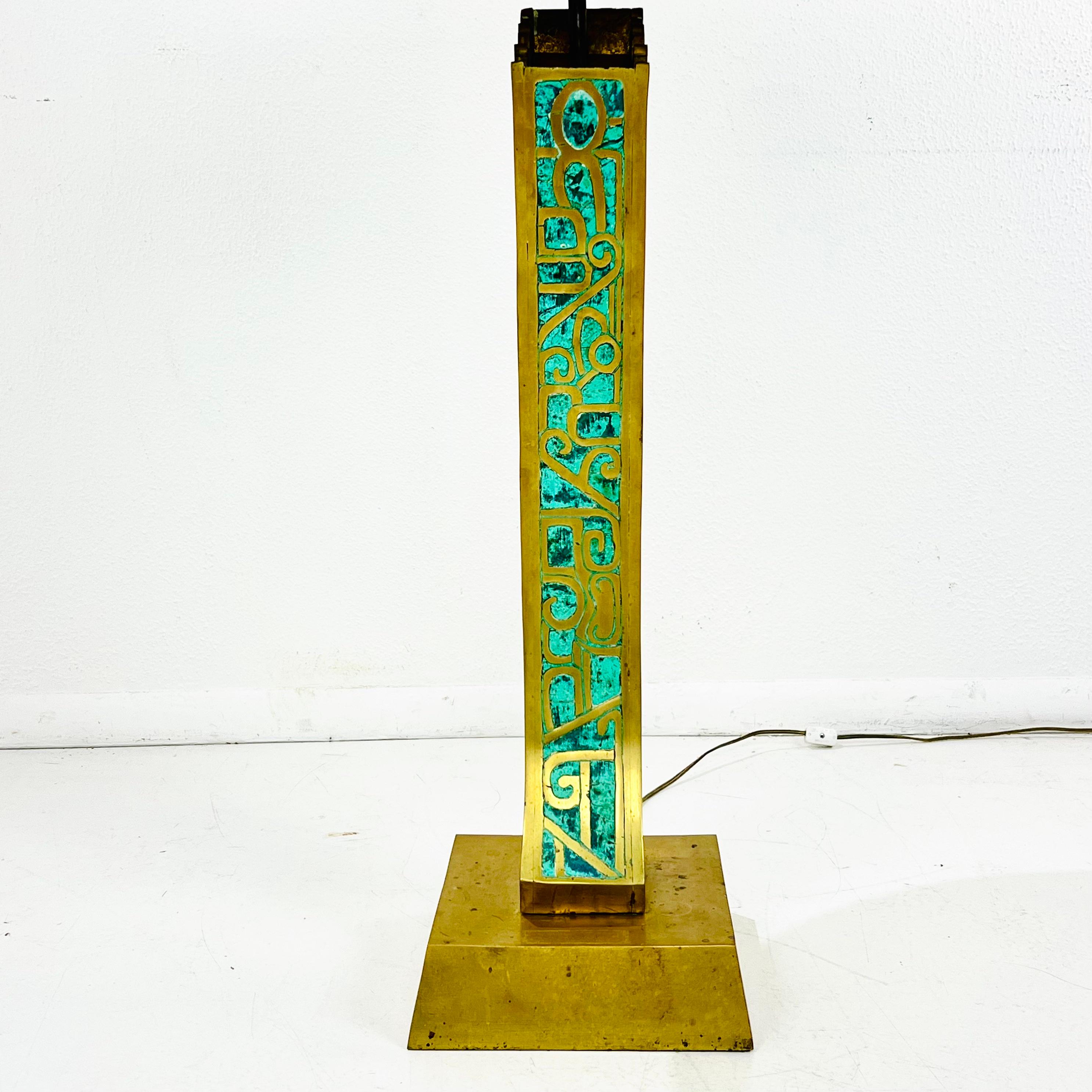 Milieu du XXe siècle Lampe Pepe Mendoza laiton et incrustation turquoise en vente