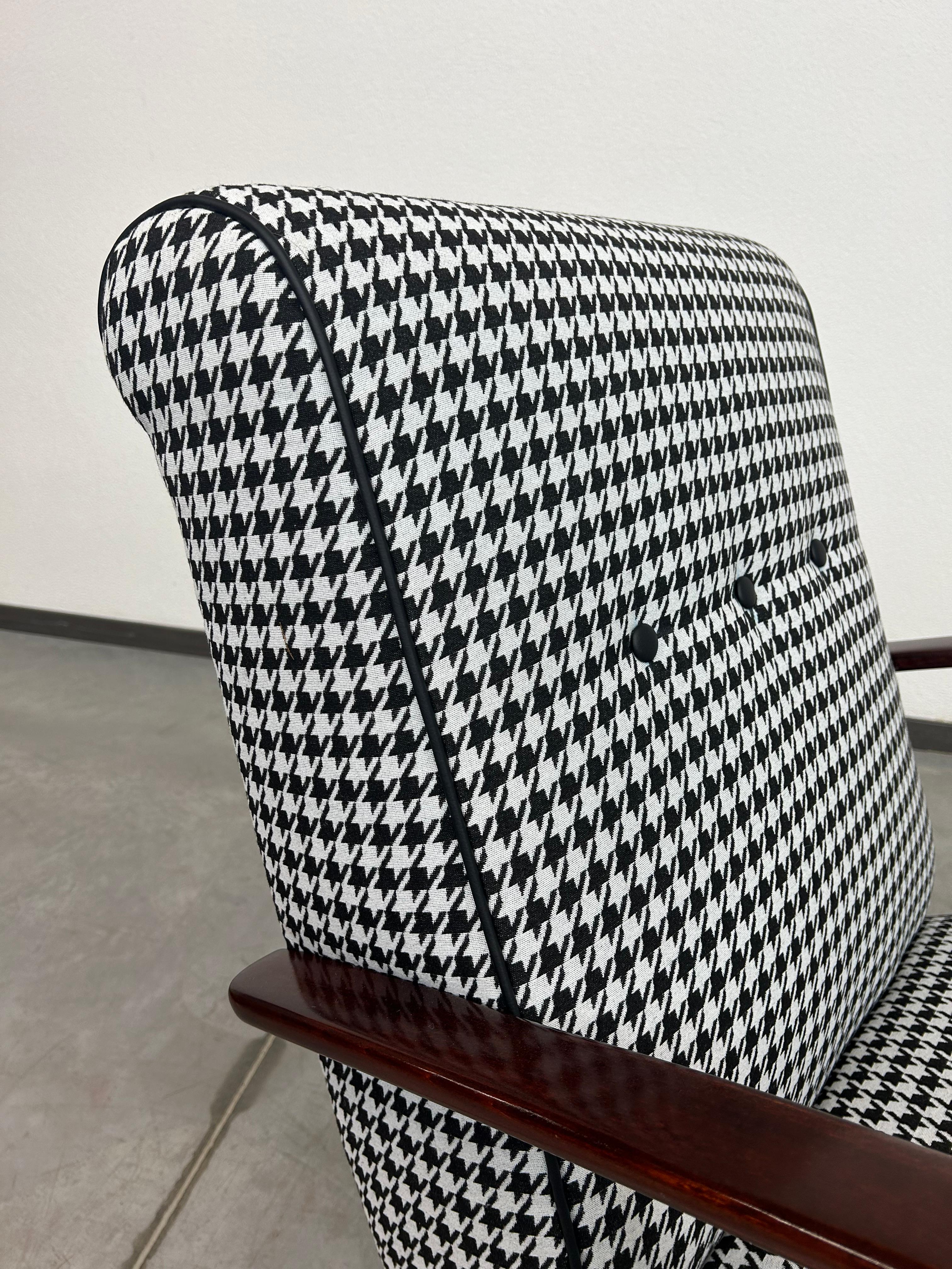 Poltrona Pepito art déco di Jindřich Halabala. Colorato e lucidato a regola d'arte.