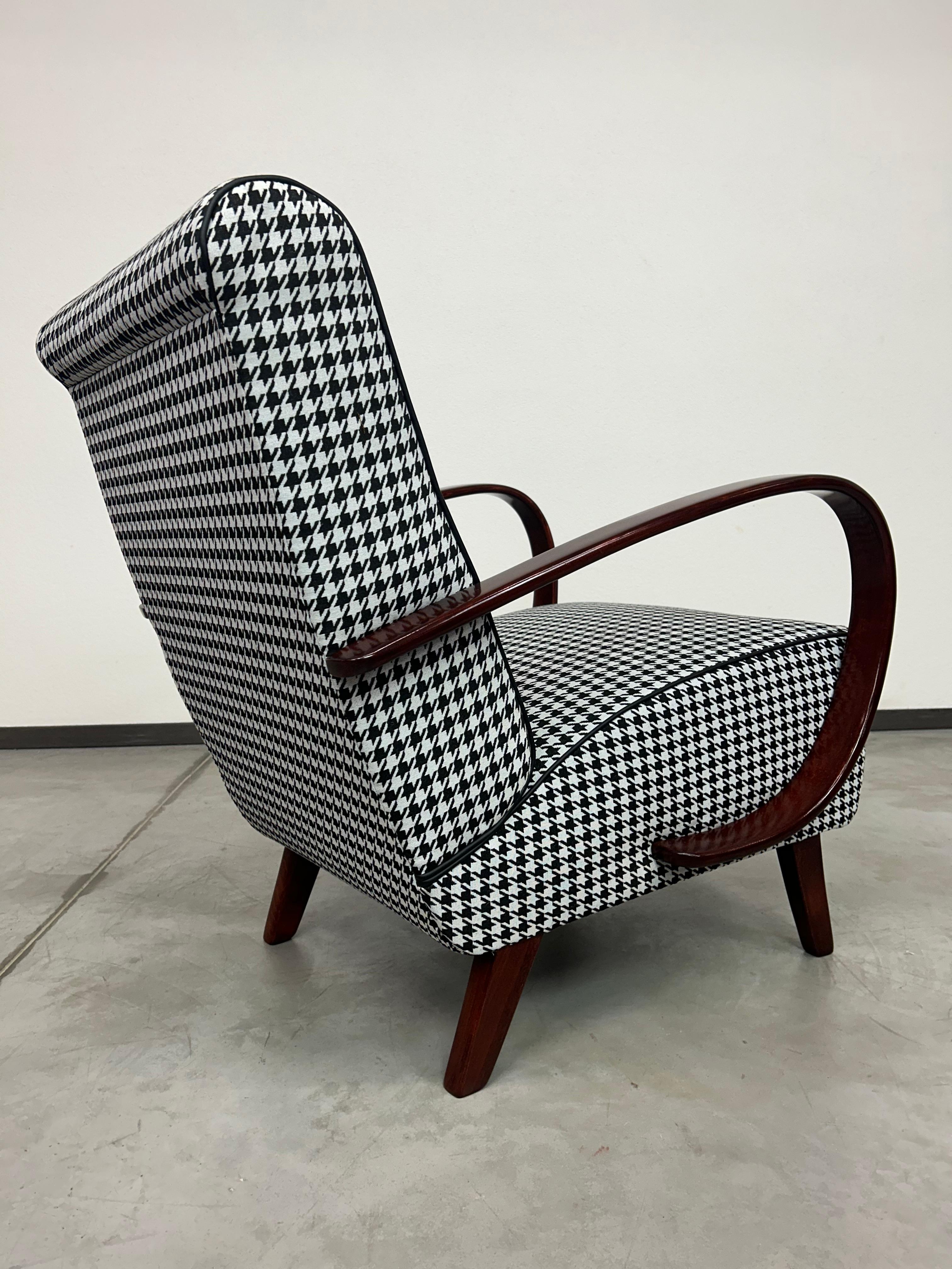 Faggio Poltrona Pepito art déco di Jindřich Halabala in vendita