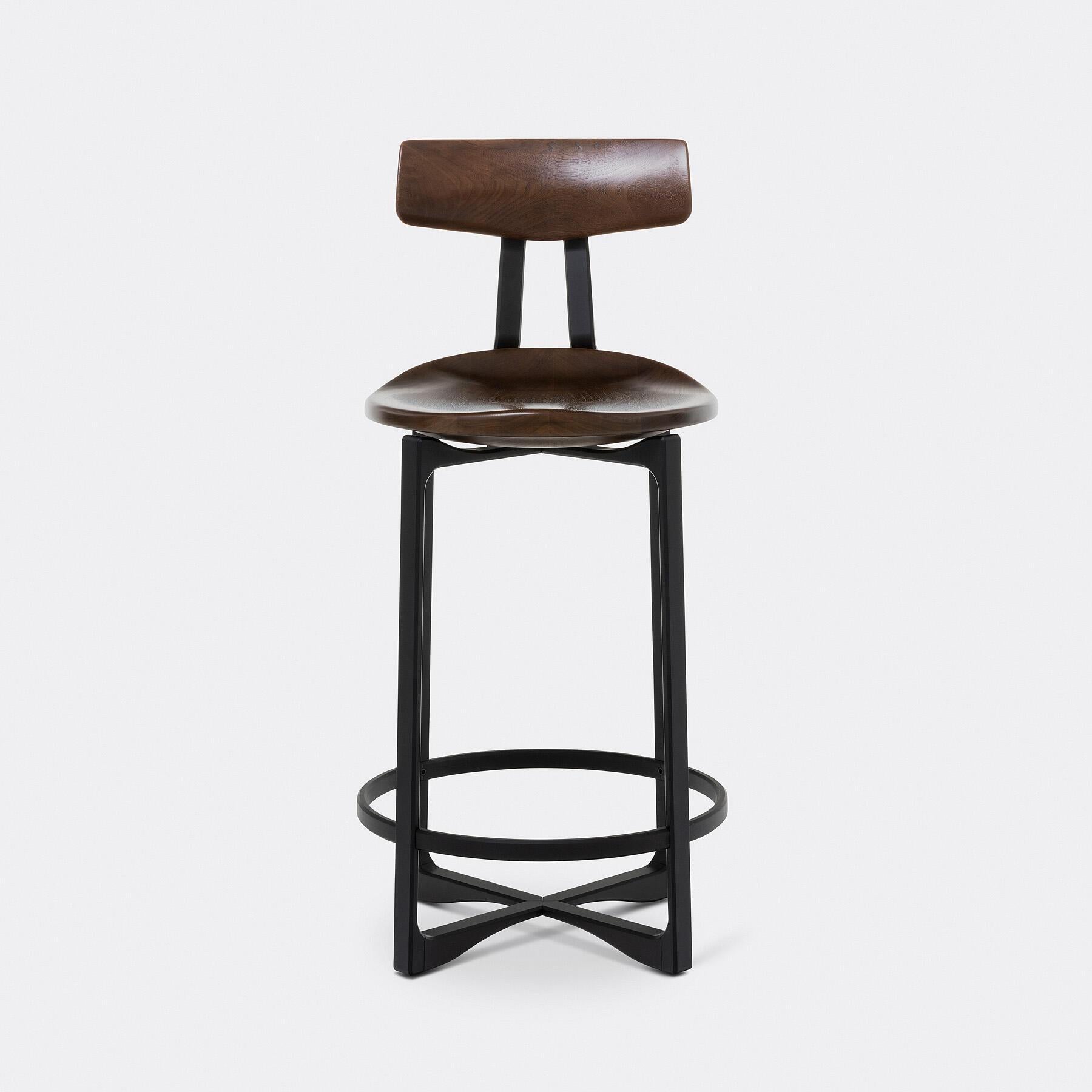 The Pepper Counter Stool brings sleek and innovative style to kitchens and counter spaces. Contemporary and utilitarian in design, the sculptural frame features aluminum components, while the swivel seat has soft curves and contours shaped by