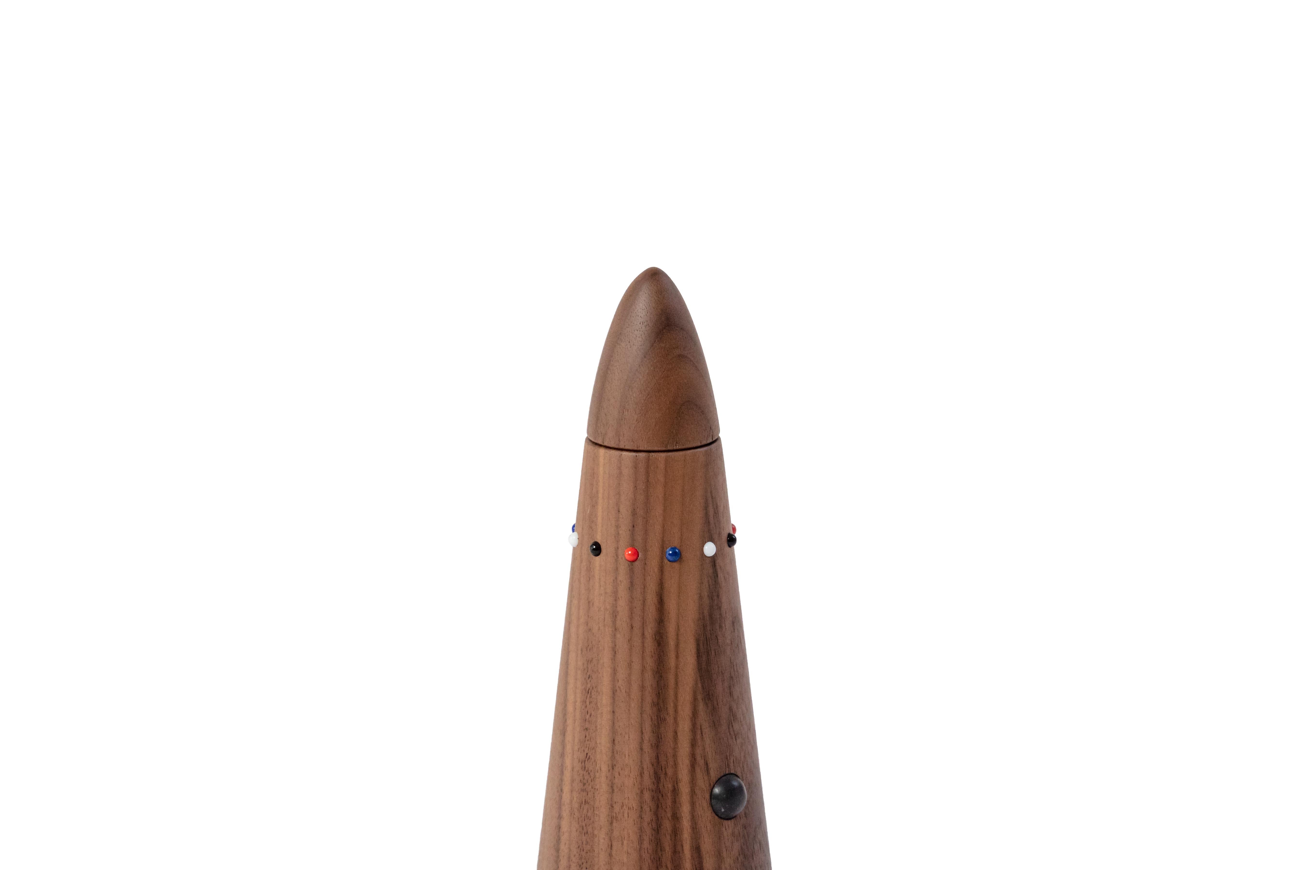 Kenyan Wooden pepper grinder in walnut wood from the SoShiro Pok collection For Sale