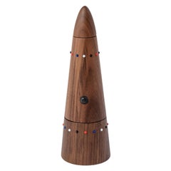 Wooden pepper grinder in walnut wood from the SoShiro Pok collection