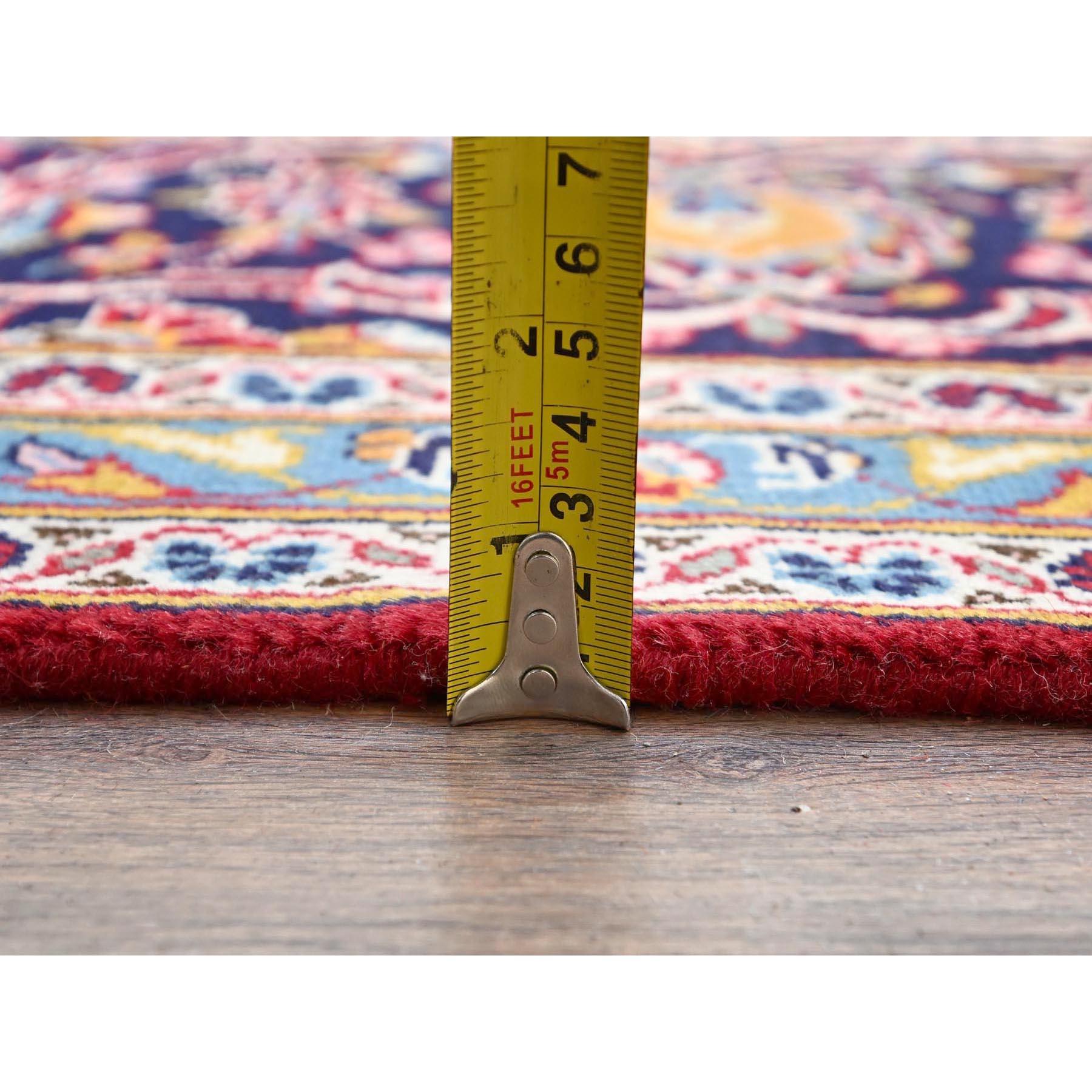 Pfefferrot Altpersischer Kashan Zentralmedaillon Handgeknüpfter Weicher Wollteppich Sauber im Angebot 4