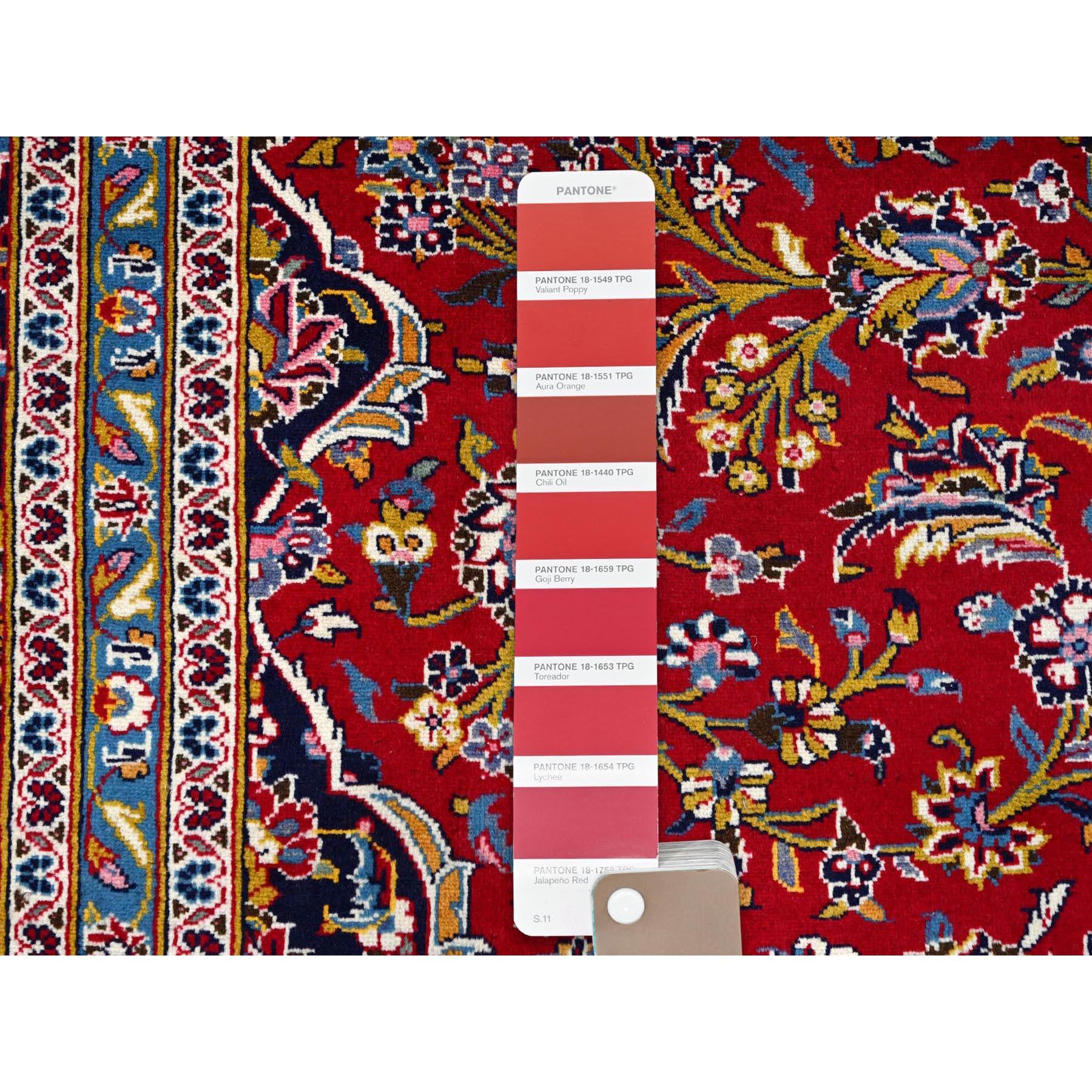 Pfefferrot Altpersischer Kashan Zentralmedaillon Handgeknüpfter Weicher Wollteppich Sauber im Angebot 1