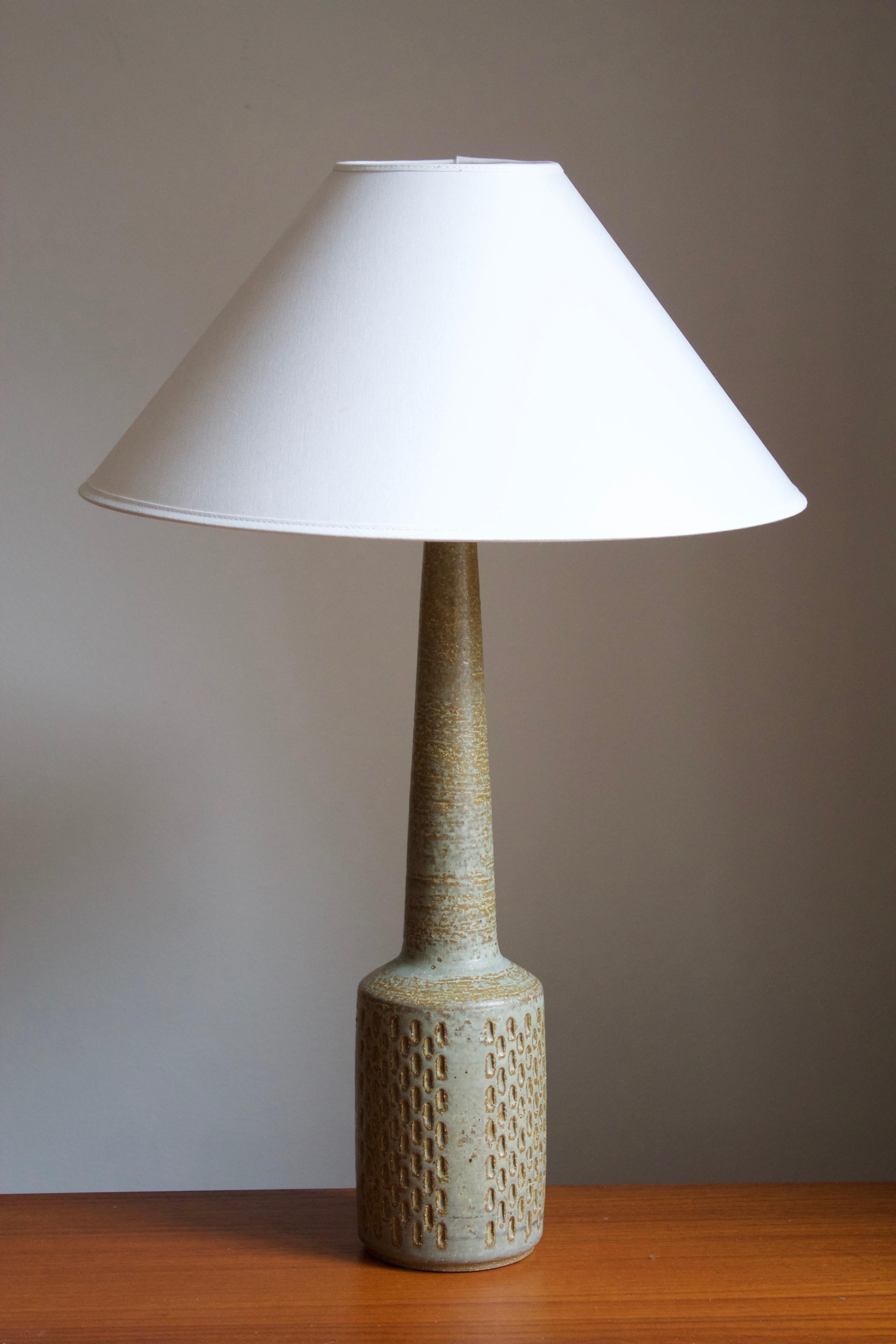 A large table / desk lamp designed by husband and wife Per & Annelise Linneman-Schmidt. Handcast in firesand. Produced in their own Studio, named Palshus, in Sengeløse, Denmark. Signed. Features simple ornamentation.

Sold without lampshade. Stated