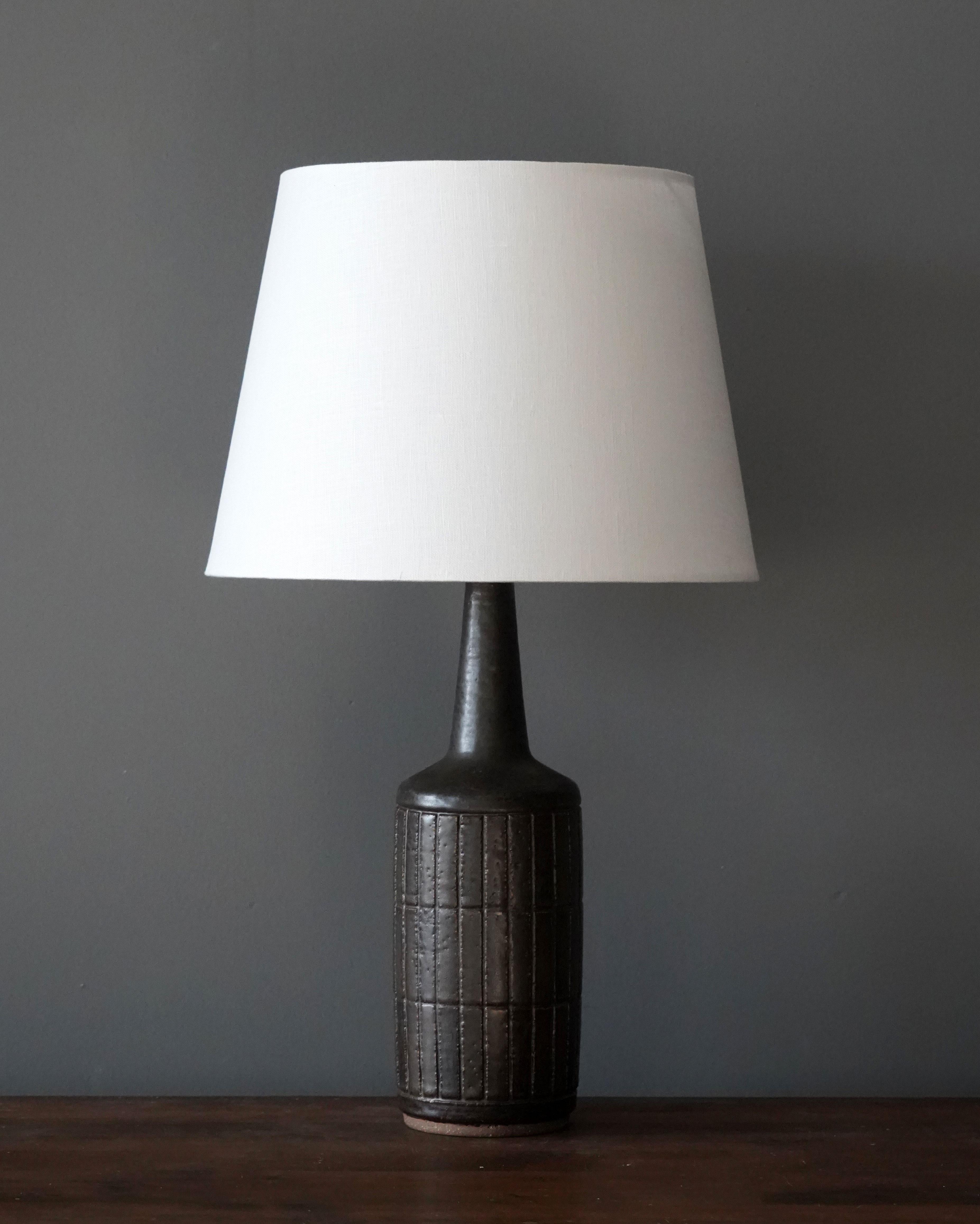 A table / desk lamp designed by husband and wife Per & Annelise Linneman-Schmidt. Handcast in firesand. Produced in their own Studio, named Palshus, in Sengeløse, Denmark. Signed.

The lampshade is attached for reference and not included in the