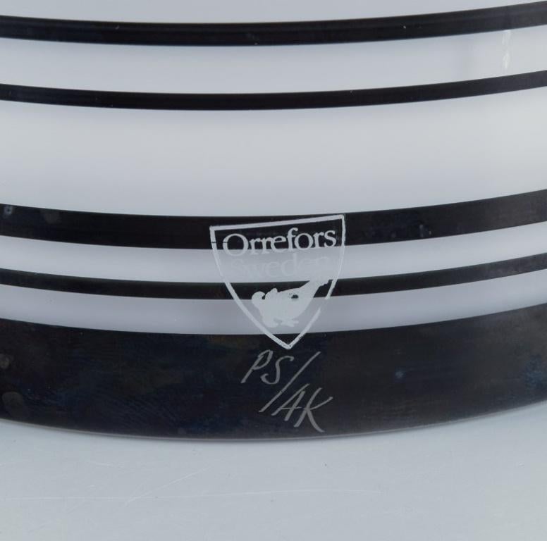 Fine XX secolo Per B. Sundberg per Orrefors.  Grande vaso in vetro artistico con design a righe. in vendita