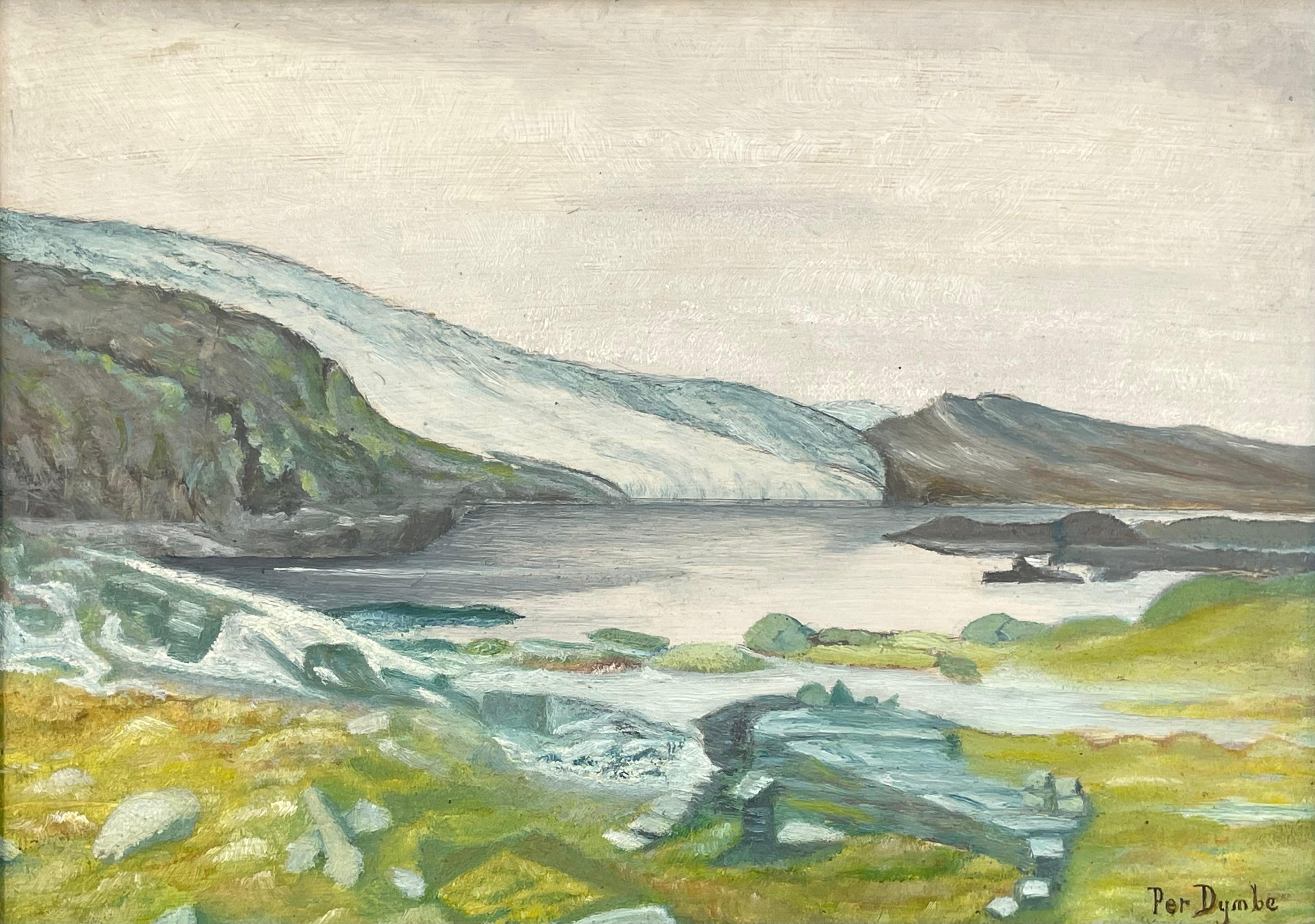 Dies ist ein Ölgemälde einer Landschaft aus der Mitte des 20. Jahrhunderts, wahrscheinlich aus den 1940er Jahren, geschaffen von dem Künstler Per Dymbe. Die Szene zeigt eine nordische Küstenlandschaft, die in einer weichen, atmosphärischen Palette