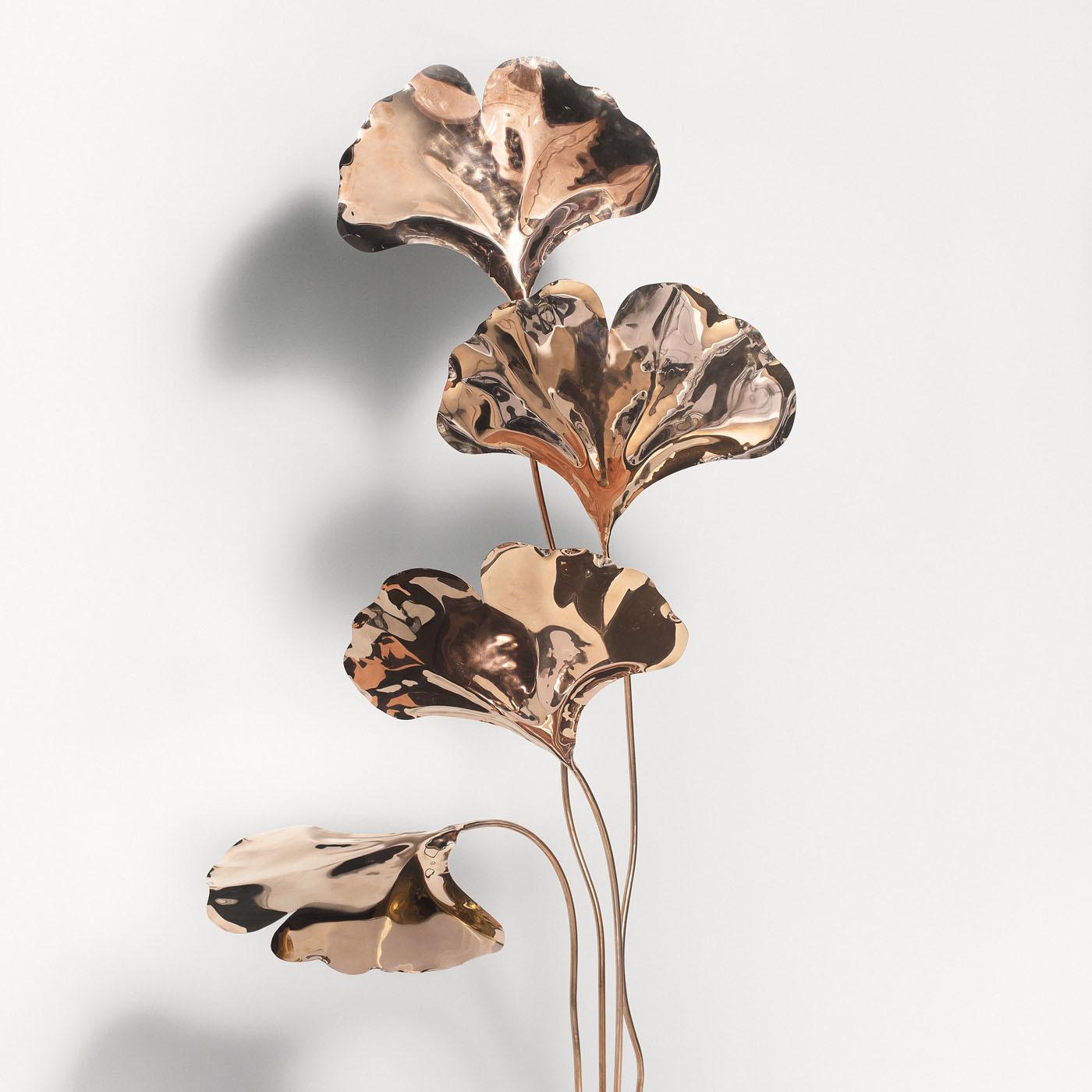 Celebrating the ginkgo biloba tree, the most ancient tree species in the world, master artist Alessandro Rametta created a magnificent work of art that will enrich a modern or Classic decor. Entirely forged by hand, the metal was embossed,