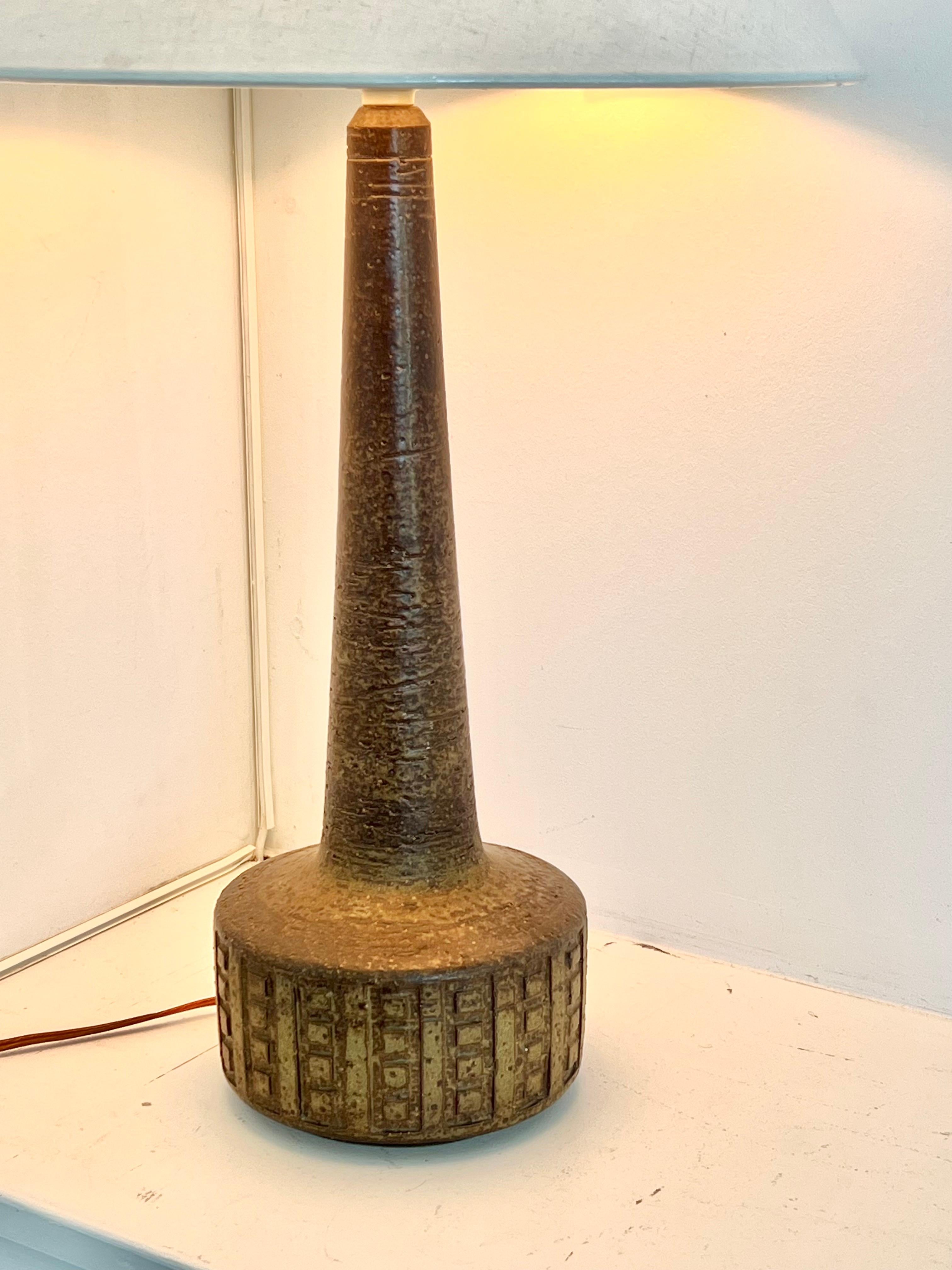 Große Tischlampe aus chamottefarbenem Ton von Linnemand Schmidt, Dänemark 1960er Jahre (Skandinavische Moderne) im Angebot