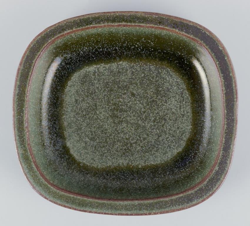 Danese Per Linnemann-Schmidt  per Palshus. Piatto in ceramica con smalto a guscio d'uovo. 1970s in vendita