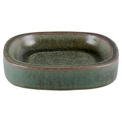 Per Linnemann-Schmidt  pour Palshus. Plat en céramique à glaçure coquille d'œuf, 1970