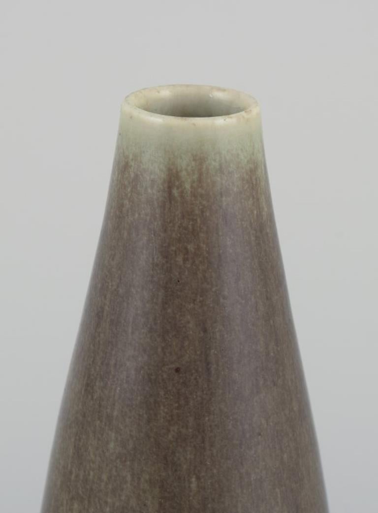 Per Linnemann-Schmidt (1912-1999) per Palshus, Danimarca.
Vaso in ceramica con smalto verde oliva e pelliccia di lepre.
Forma sottile.
Numero di modello: 1163.
Datazione: Circa 1970.
Firmato.
In perfette condizioni.
Dimensioni: H. H. 13,5 cm. x D.