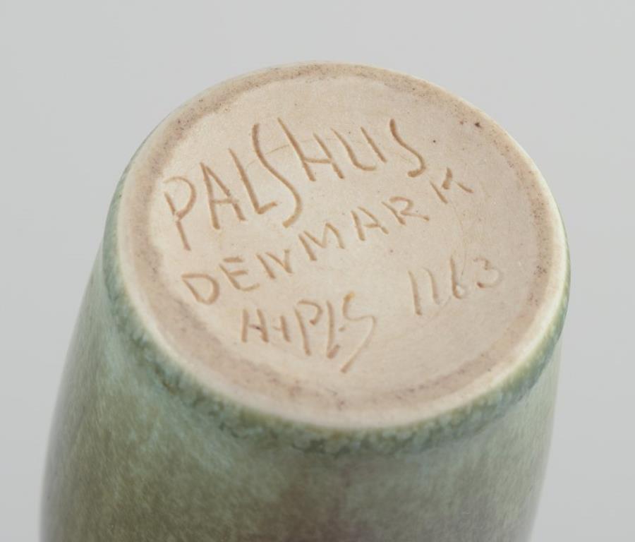 Per Linnemann-Schmidt per Palshus. Vaso in ceramica con smalto verde oliva e pelliccia di lepre. In condizioni ottime in vendita a Copenhagen, DK