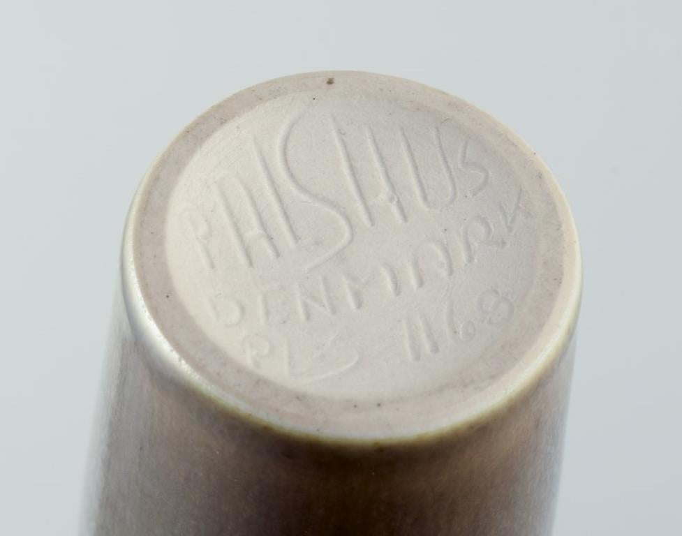 Metà XX secolo Per Linnemann-Schmidt per Palshus. Vaso sottile in ceramica con smalto di pelliccia di lepre in vendita