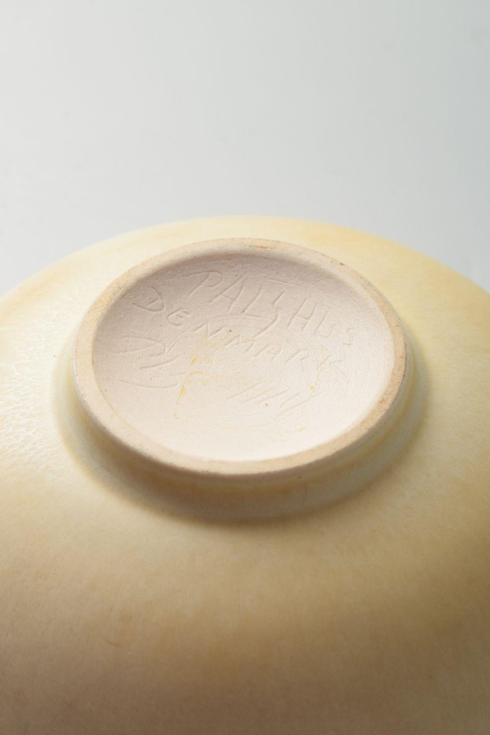 Per Linnemann-Schmidt, Palshus. Keramische Schale mit cremefarbener 