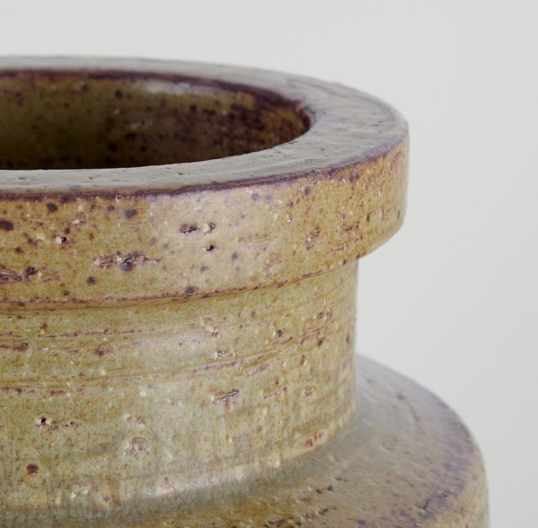 Danish Per Linnemann-Schmidt, Palshus. Impressive floor vase with green and brown glaze For Sale