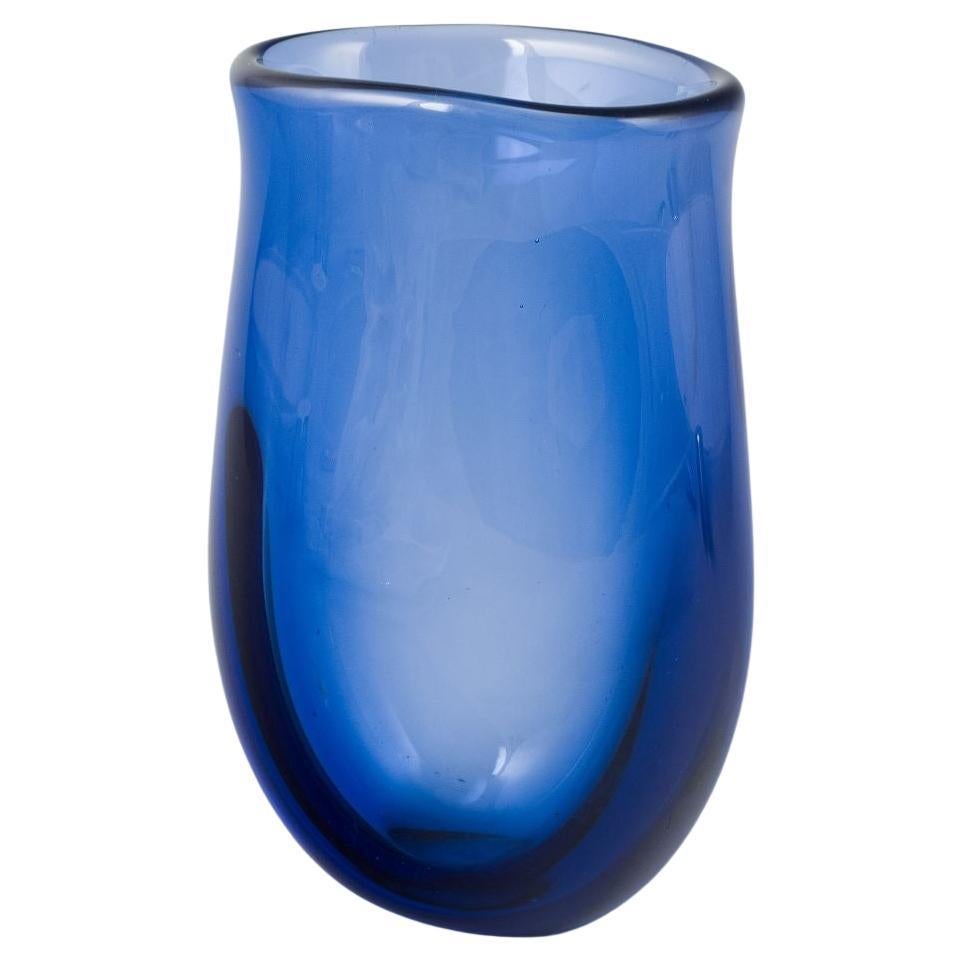 Per Lütken for Holmegaard. Art glass vase in blue. 1960.
