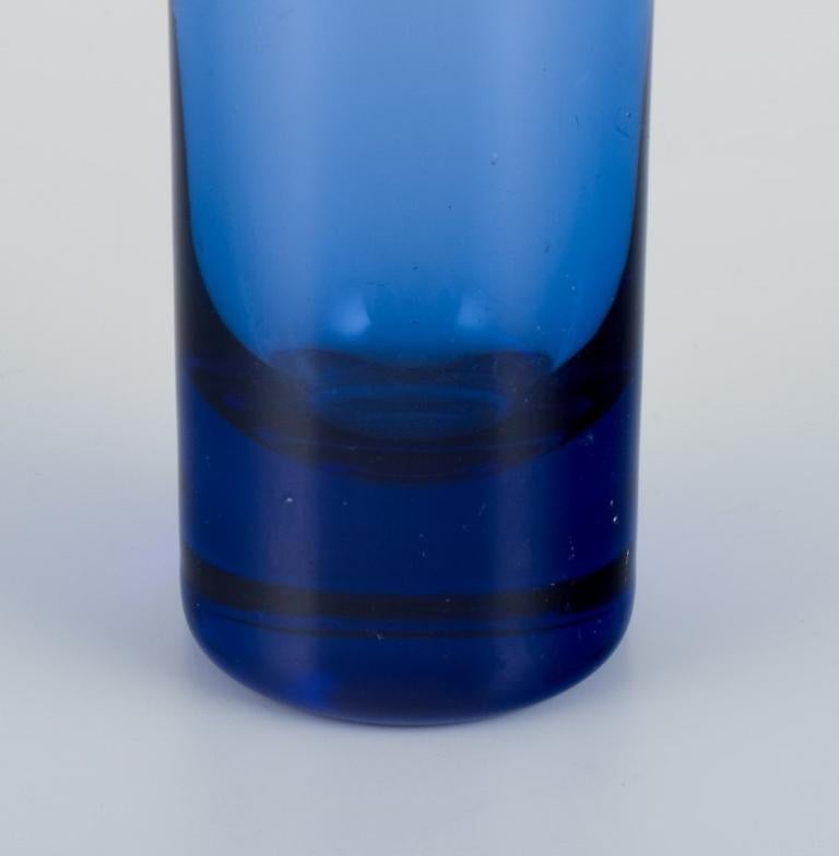 Per Lütken for Holmegaard, Denmark. Two cylindrical art glass vases. In Excellent Condition For Sale In Copenhagen, DK