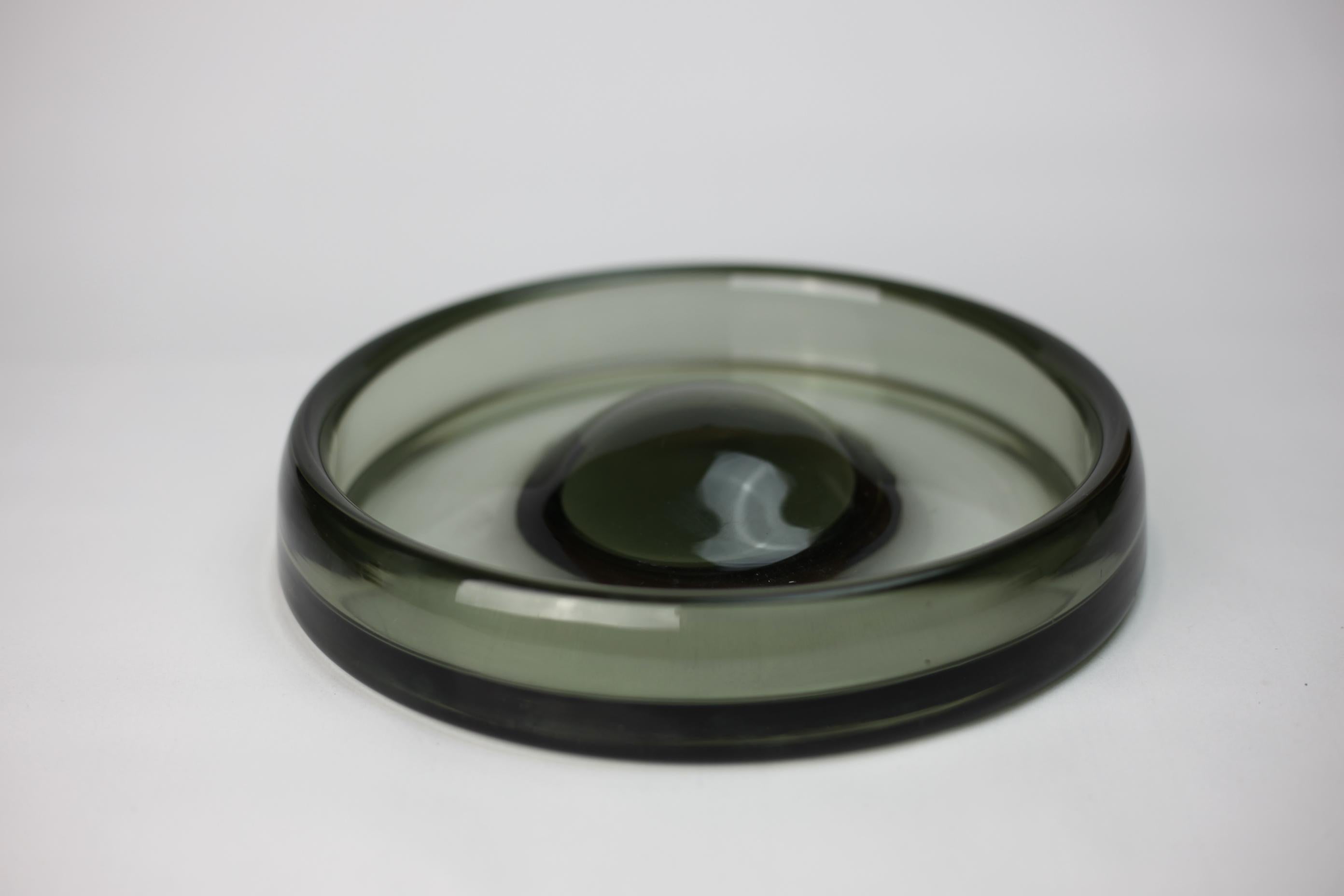 Rare 1950s Scandinavian art piece by Per Lütken for Holmegaard. 
The bowl is also called ''Fried Egg'' and it is a unique handmade and signed piece made in limited numbers and not easy to find. 