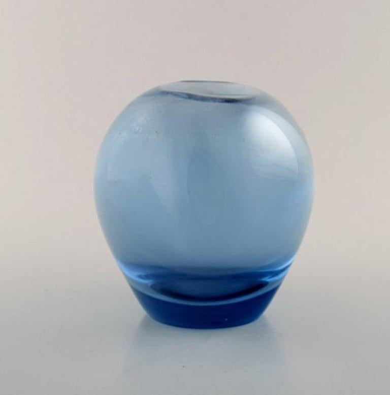 Per Lütken for Holmegaard. Vase in blue art glass. Dated 1961.
Beautiful vase of high quality.
Measures: 19.5 x 12.5 cm.
Incised signature and dating.
In very good condition.