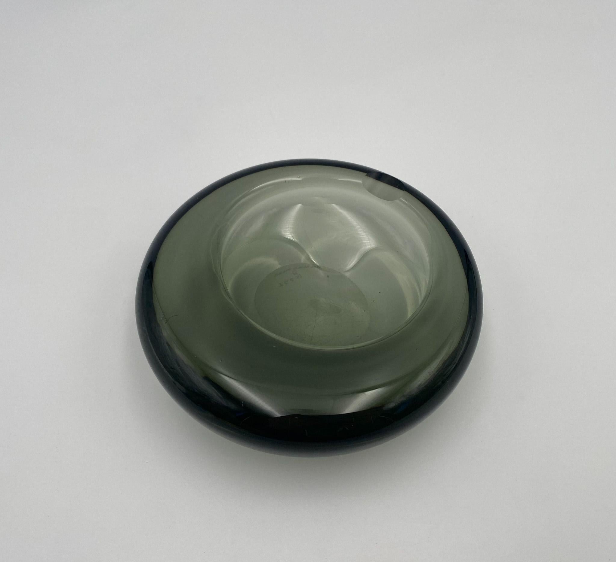 Per Lütken Modernist Glass Ashtray / Bowl for Holmegaard, Denmark, 1960's  For Sale 5
