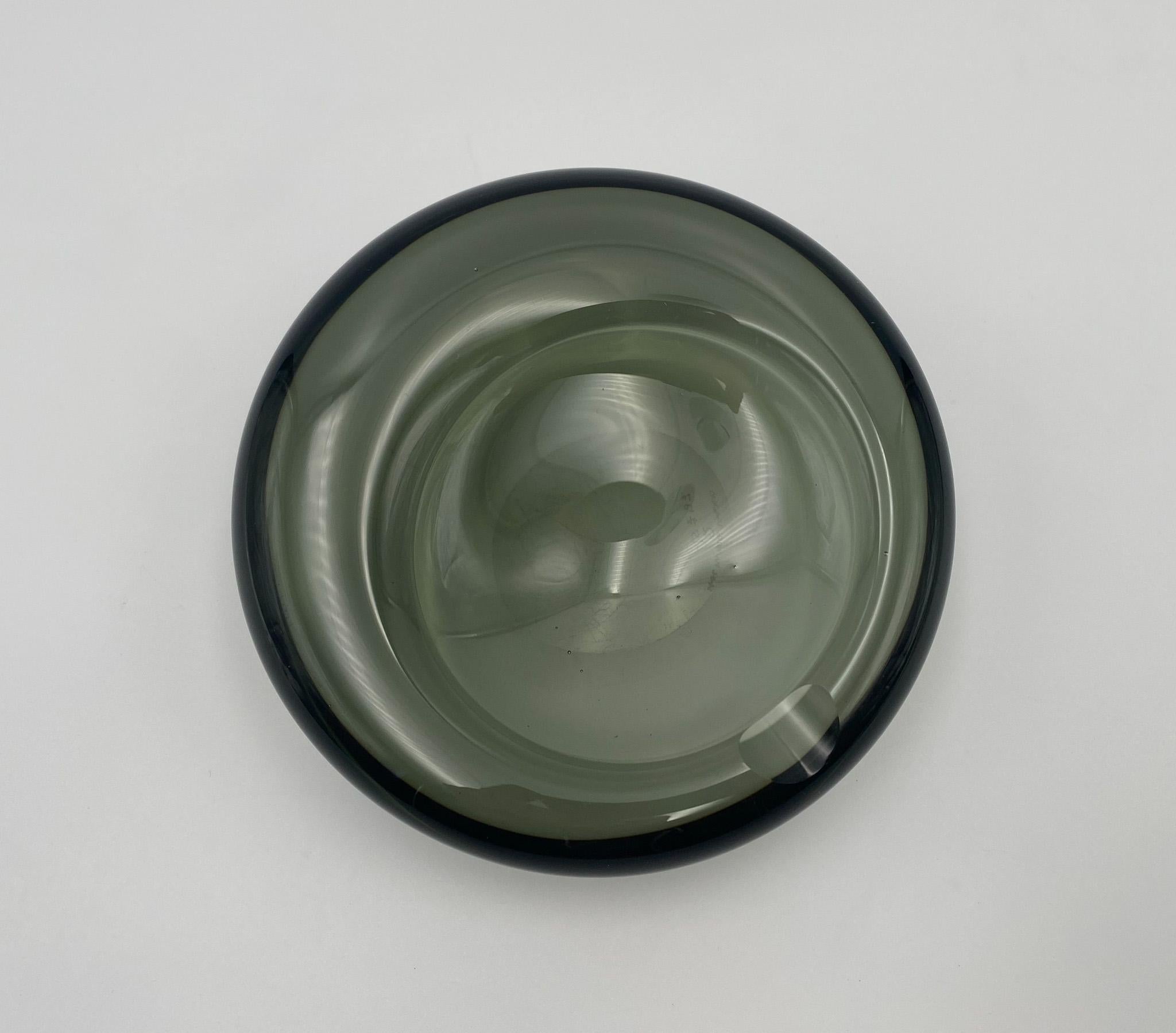 Per Lütken Modernist Glass Ashtray / Bowl for Holmegaard, Denmark, 1960's  For Sale 8