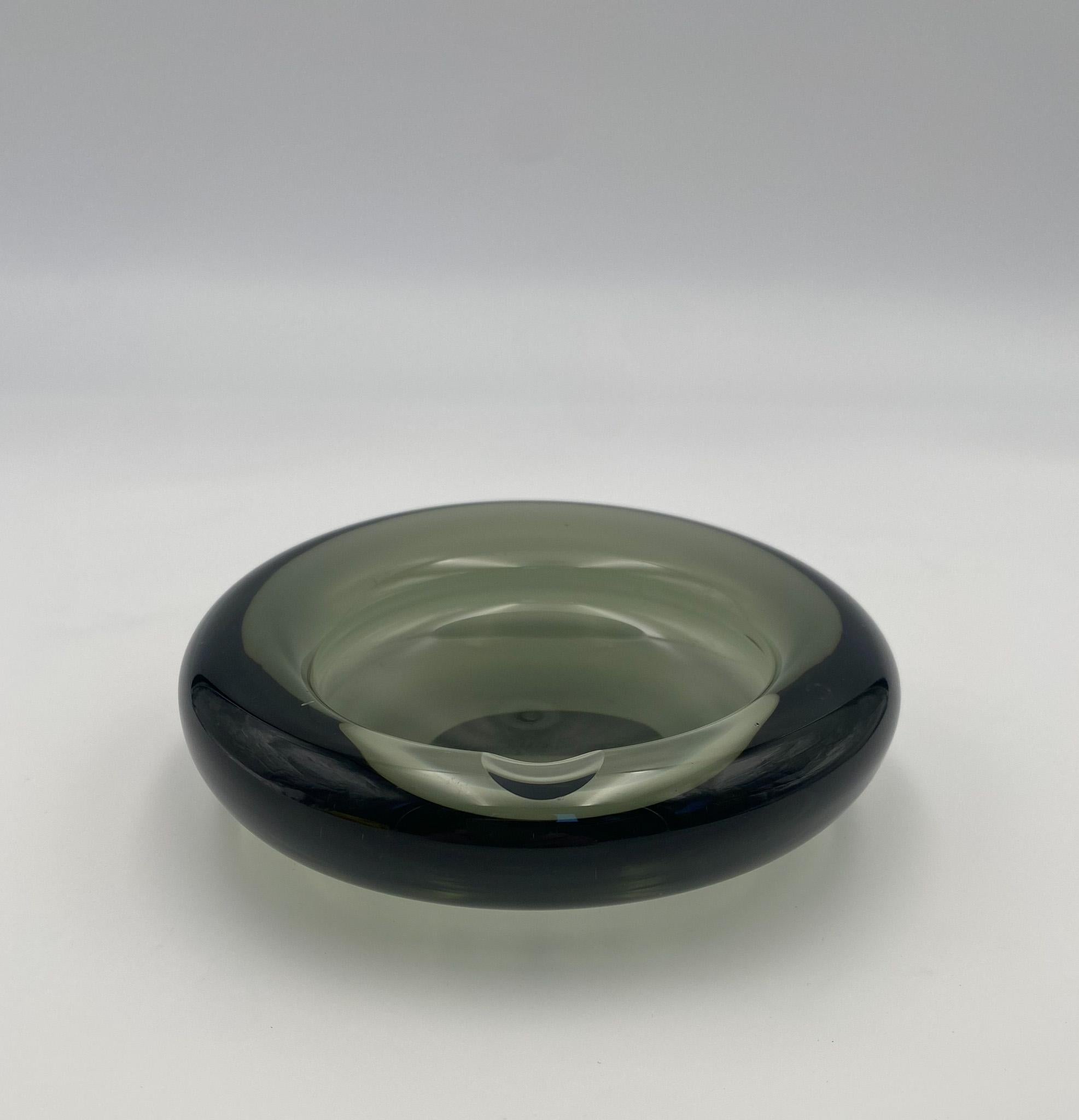 Per Lütken Modernist Glass Ashtray / Bowl for Holmegaard, Denmark, 1960's  For Sale 10