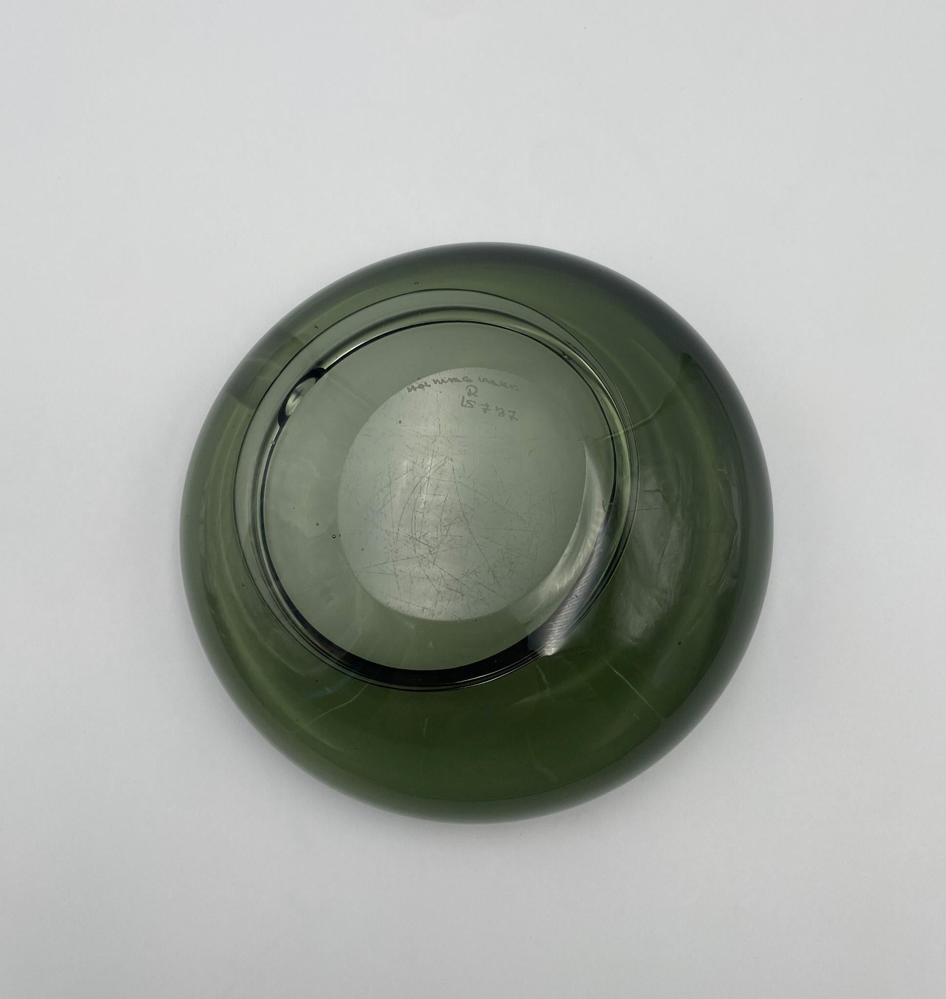 Per Lütken Modernist Glass Ashtray / Bowl for Holmegaard, Denmark, 1960's  For Sale 11