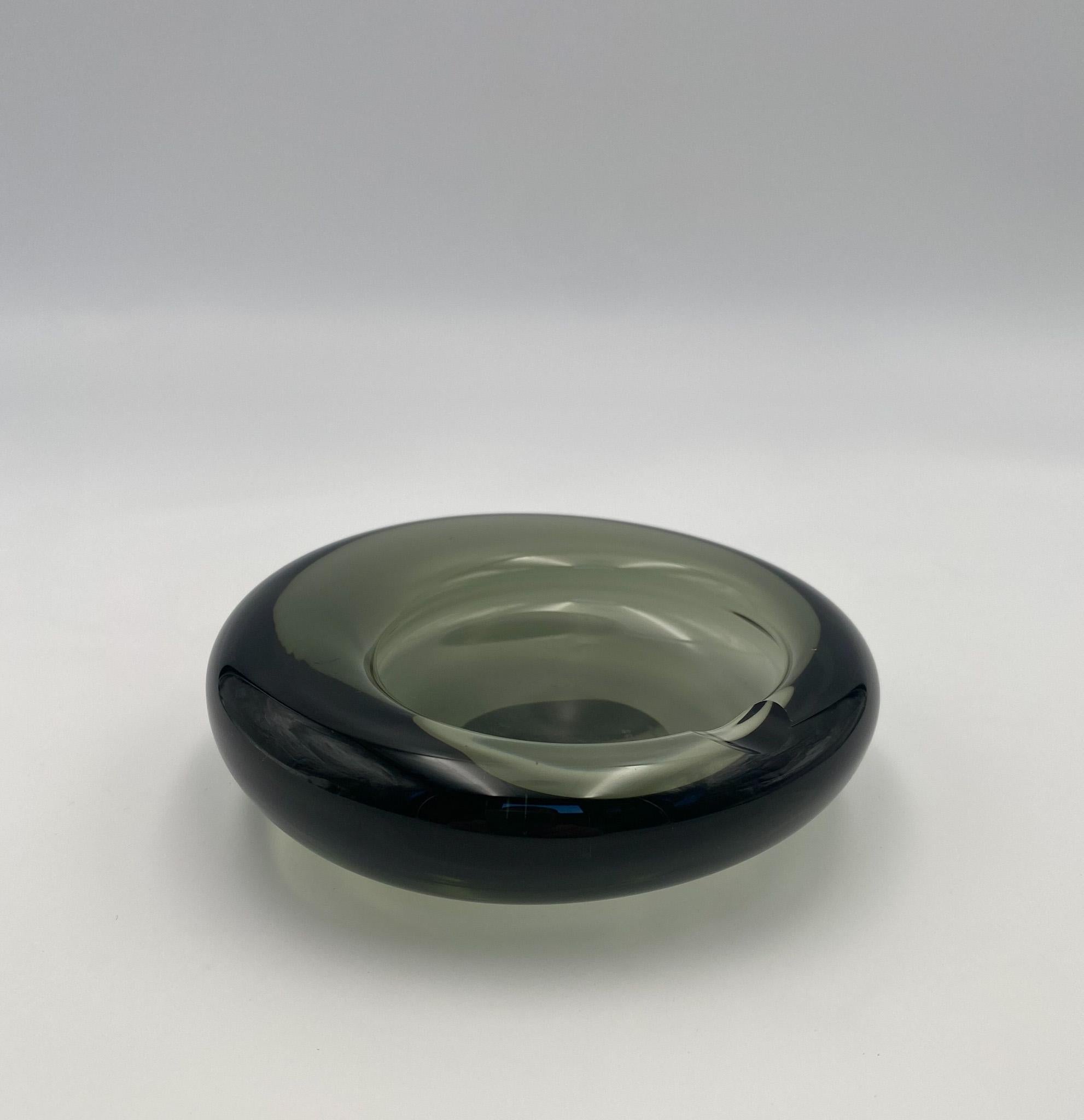 Per Lütken Modernist Glass Ashtray / Bowl for Holmegaard, Denmark, 1960's  For Sale 13