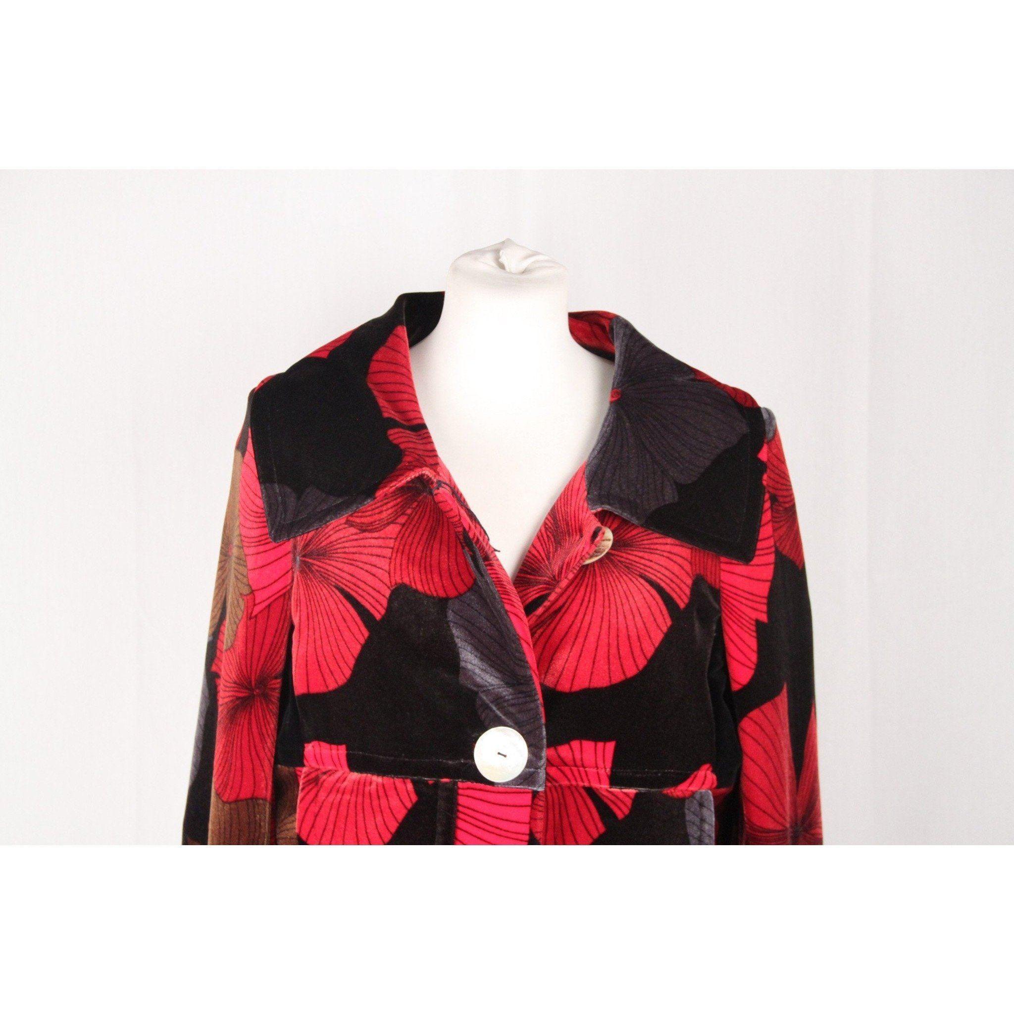 Material: Velvet Color / Effect: Black & Red / Floral pattern Internal lining (color, fabric): Black satin lining Size: 40 IT (The size shown for this item is the size indicated by the designer on the label). It should corresond to a SMALL size