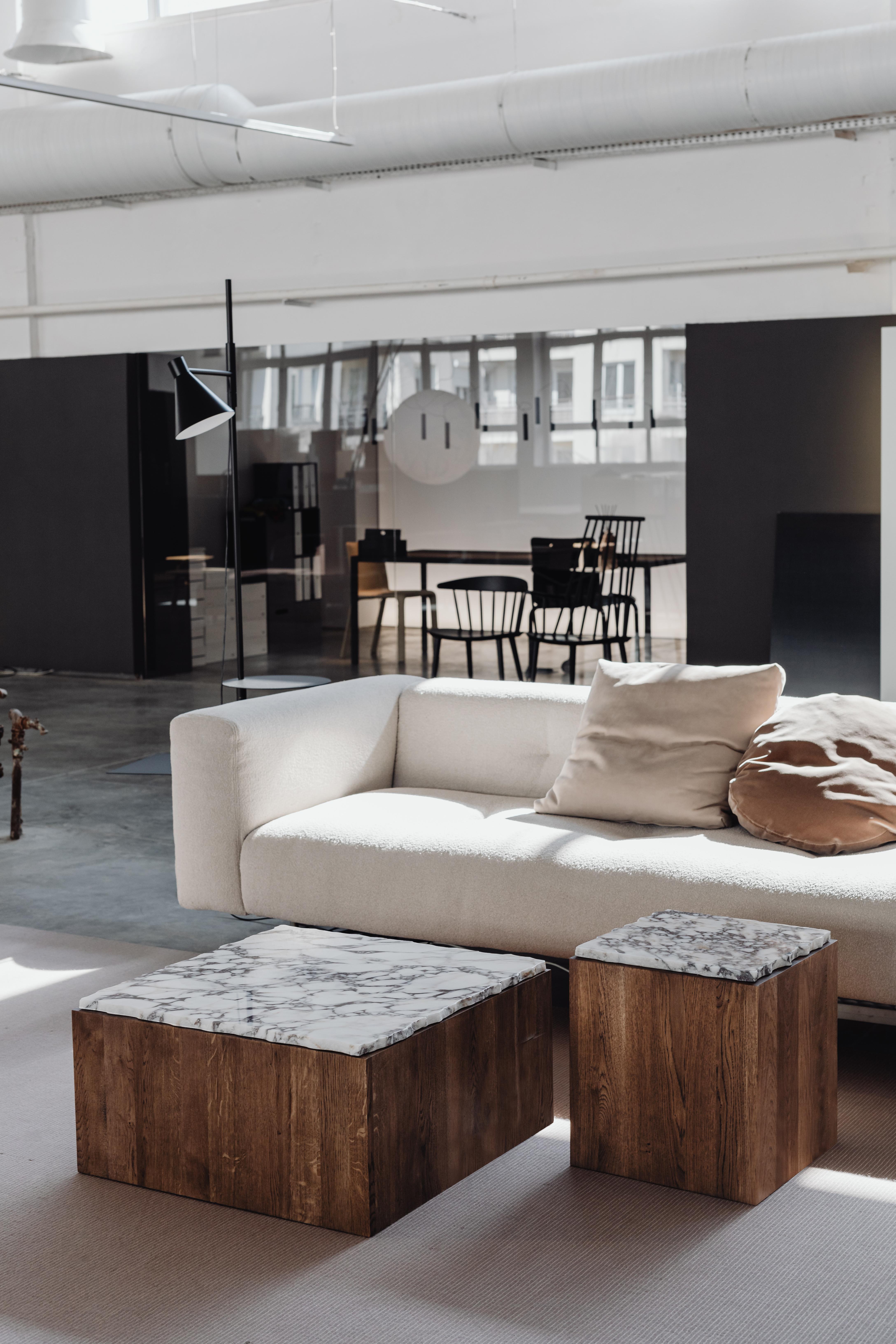 Pera M Coffee Table by Un’common
Designed by Małgorzata Korycka.
Dimensions: D 70 x W 70 x H 35 cm.
Materials: Calacatta Viola marble and smoky oak.

Available in different stone options: Carrara, Calacatta Viola, and Rosso Levanto. Also available