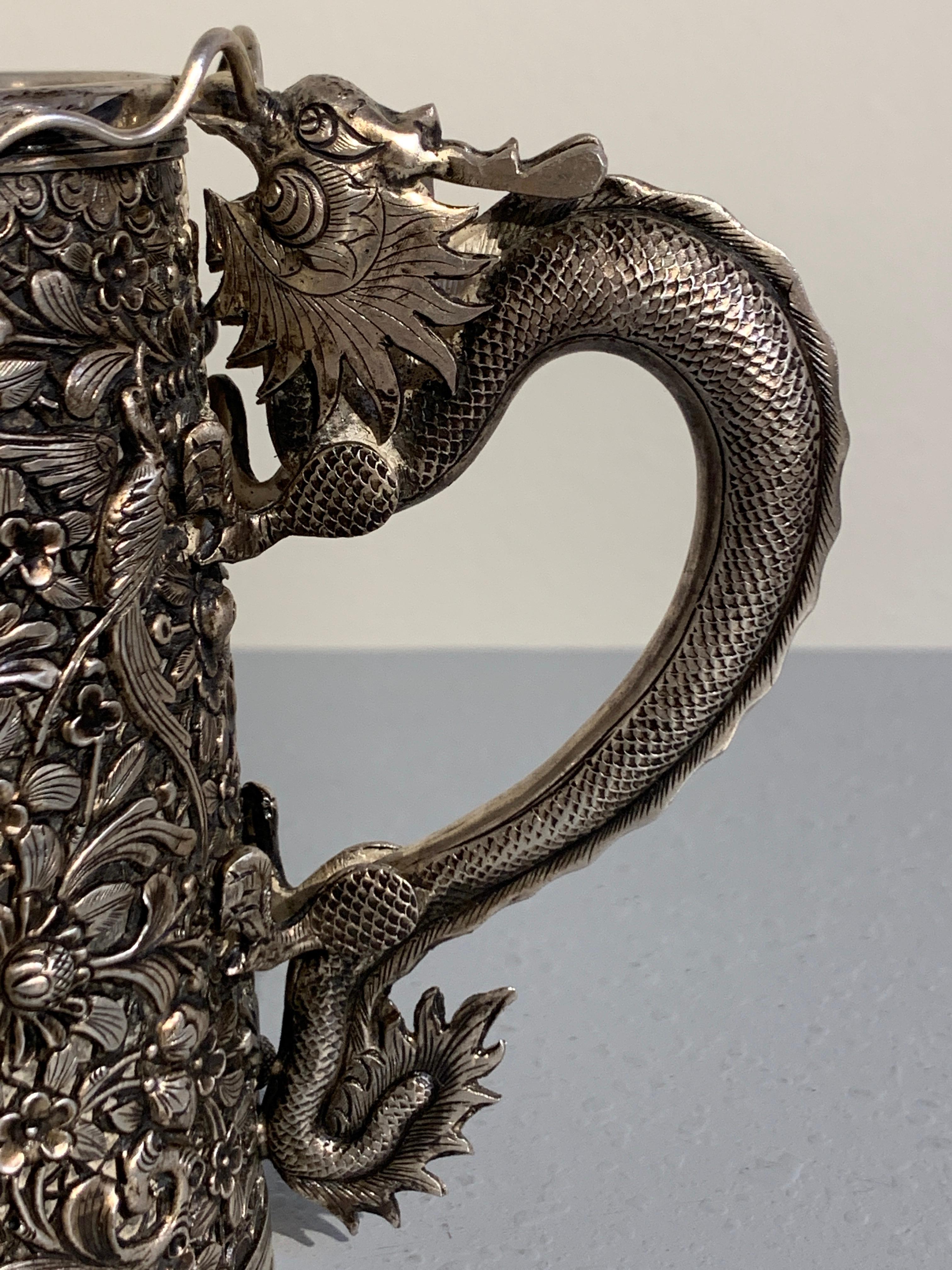 Peranakan, Chinesischer Export, Silberkrug mit Drachengriff, 19. Jahrhundert im Angebot 2