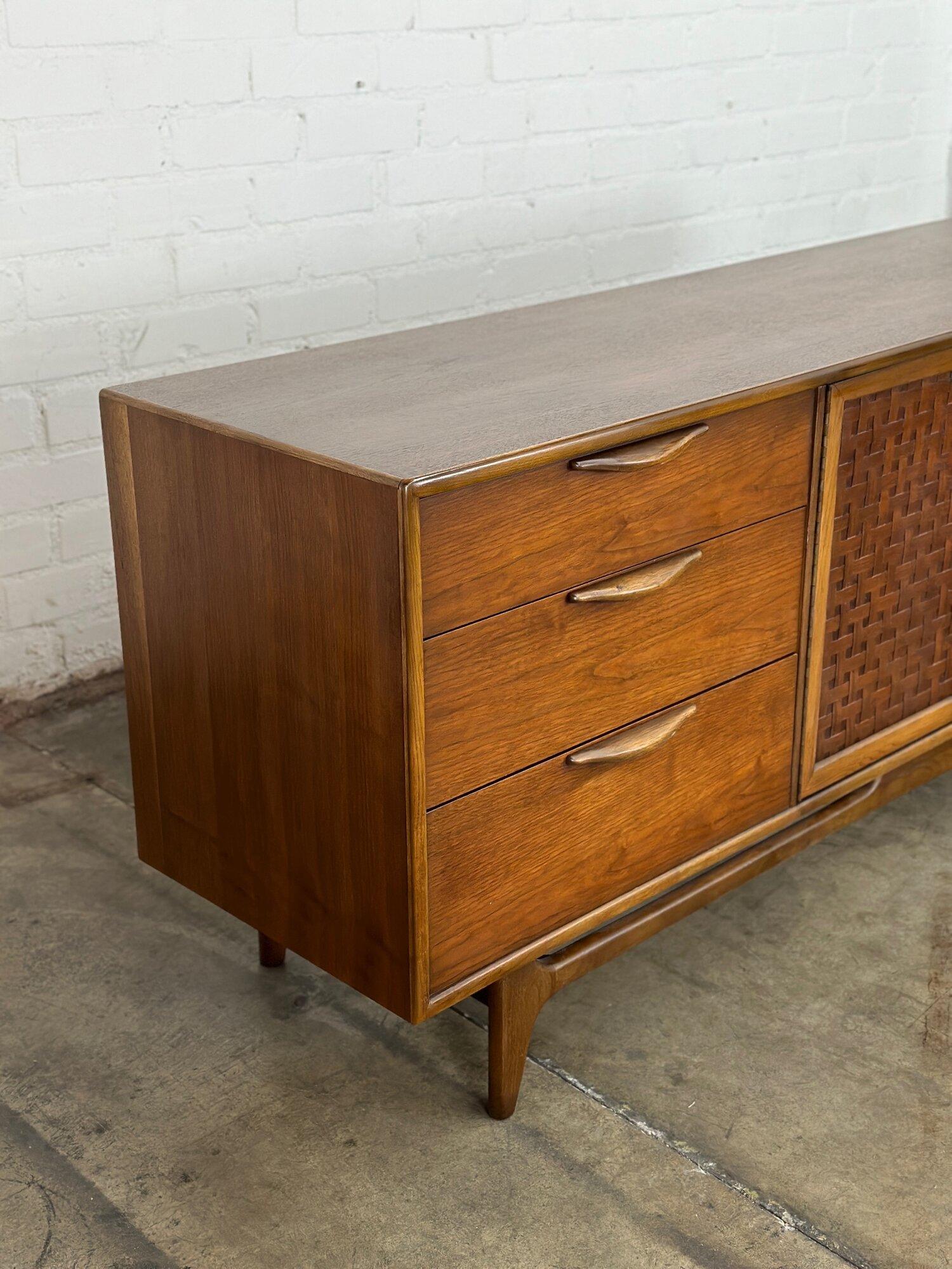 W80 D19 H30

Fully refinished 1960’s Perception series credenza by Lane. This walnut and oak credenza features 6 drawers with sculpted pulls,  and two woven detailed doors that open up to reveal 3 additional drawers.