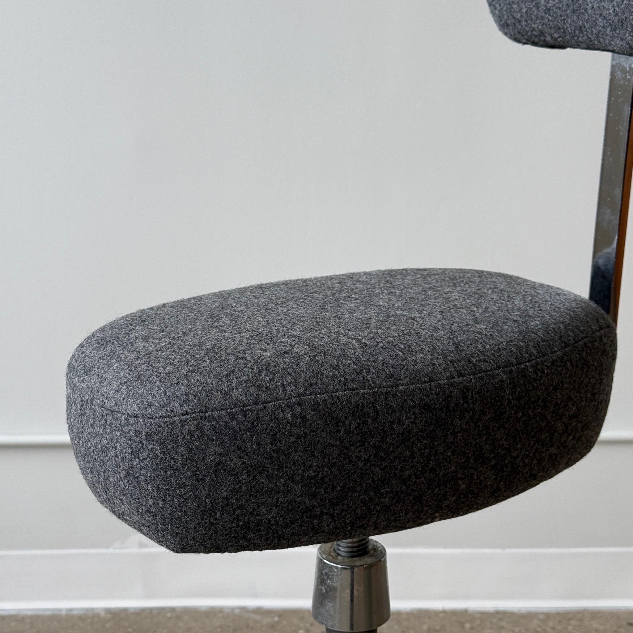 Perch Hocker von George Nelson für Herman Miller (Moderne der Mitte des Jahrhunderts) im Angebot