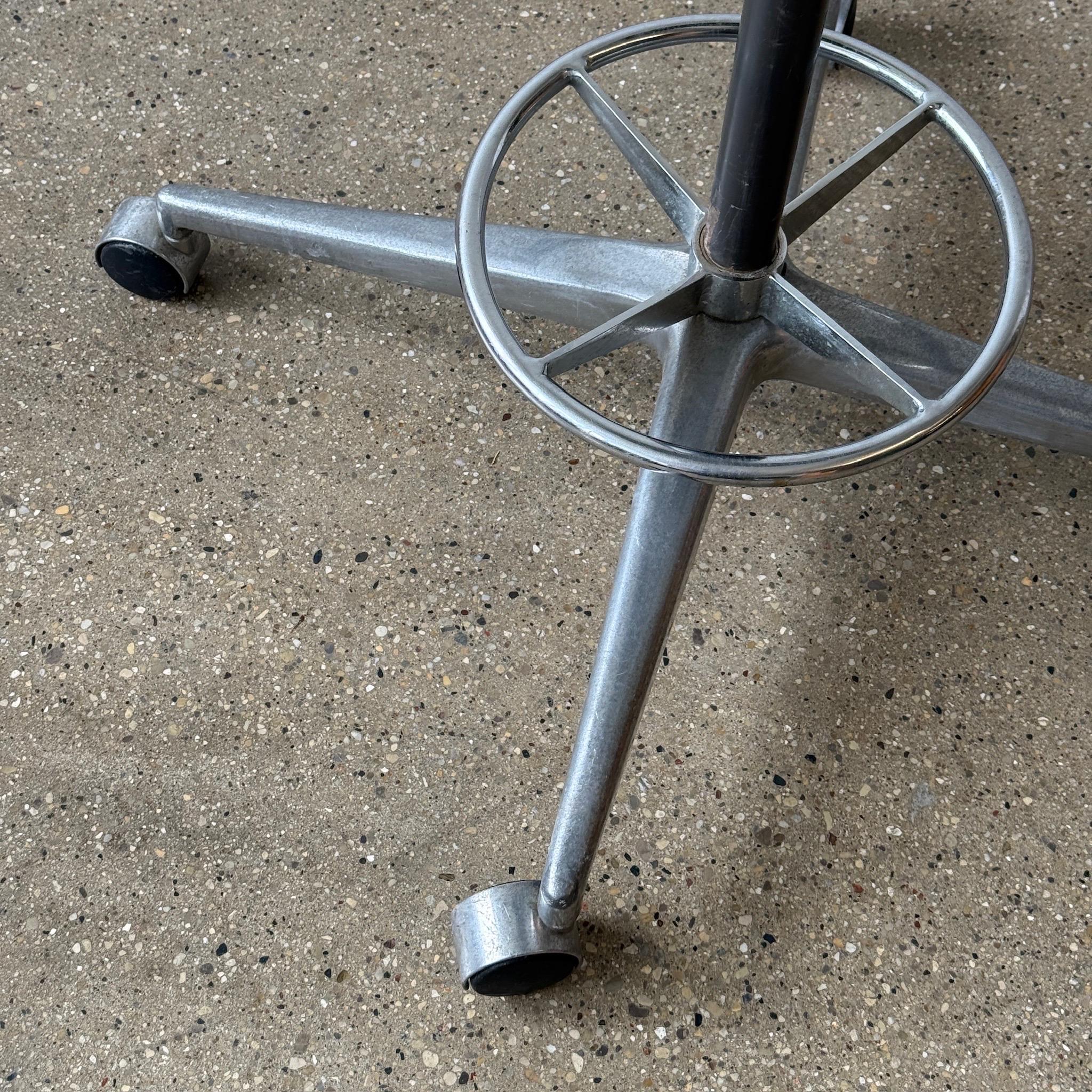 Perch Hocker von George Nelson für Herman Miller (Mitte des 20. Jahrhunderts) im Angebot