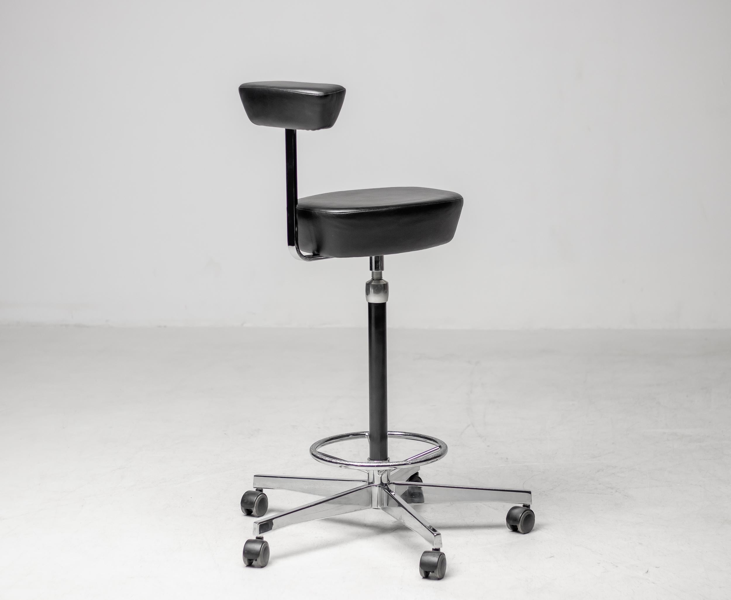 Perch stool, drafting chair designed by George Nelson and Robert Propst.
Black leather, chrome base. Vitra edition.
Provenance; the German Bank for Doctors and Pharmacists.
Priced individually, 4 available.