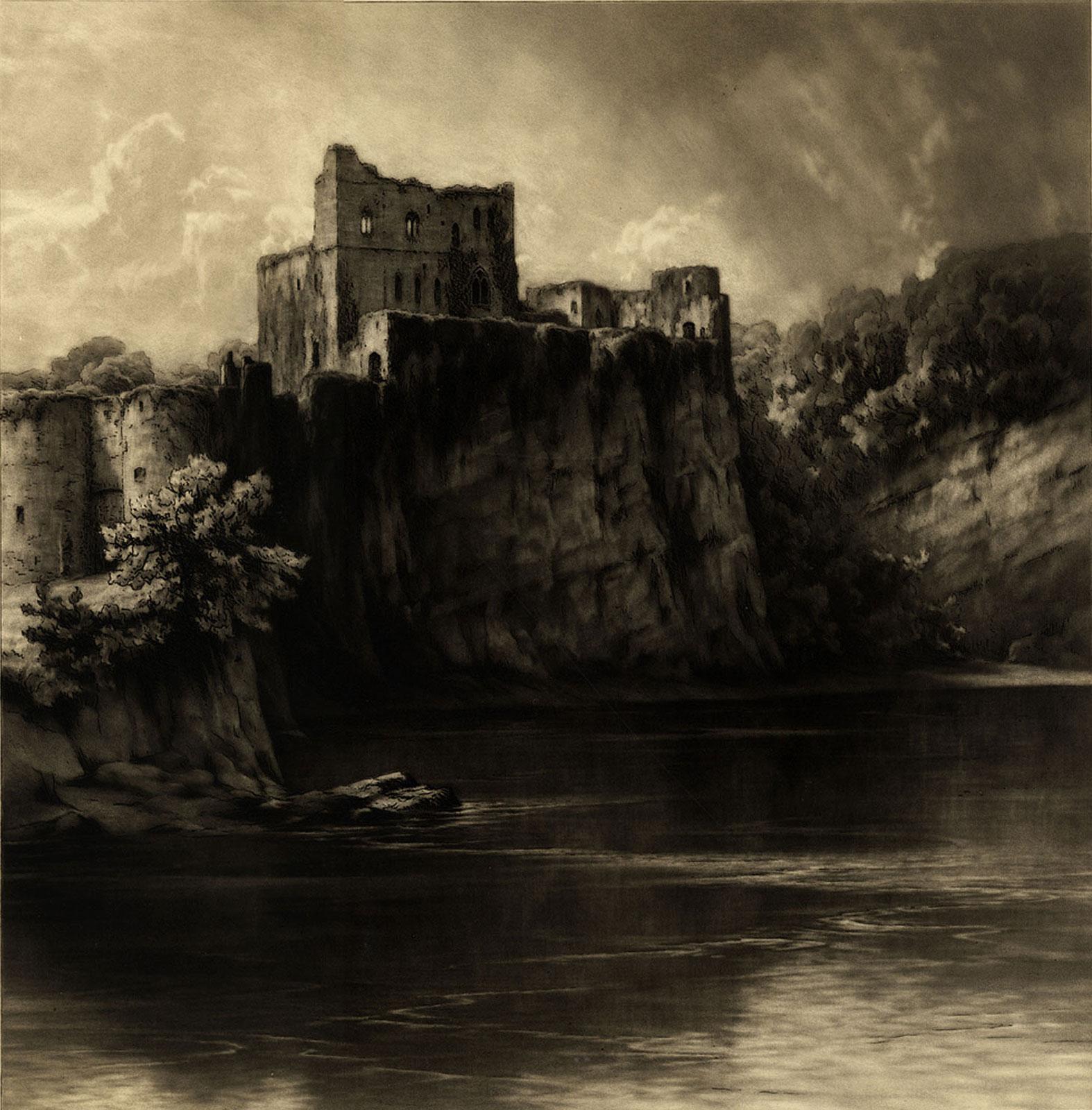 Chepstow Castle (auf einem Kalksteindamm über dem Fluss Wye in Wales)