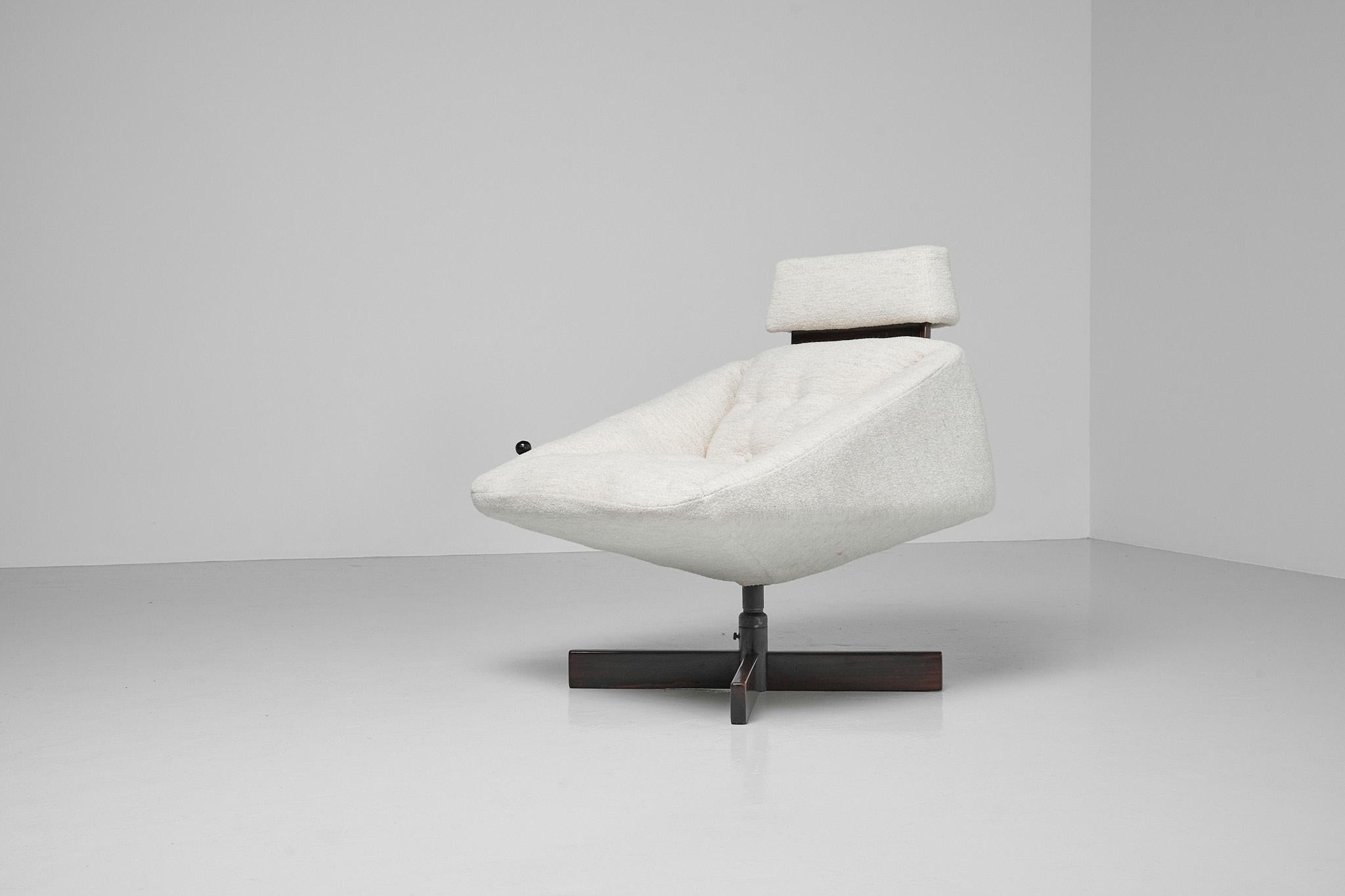 Fantastic shaped adjustable lounge chair designed by Percival Lafer and manufactured by MP Lafer, Brazil 1970s. This unusual, puffy shaped lounge chair has very nice characteristic lines. The design features a bulky seating part which angles nicely