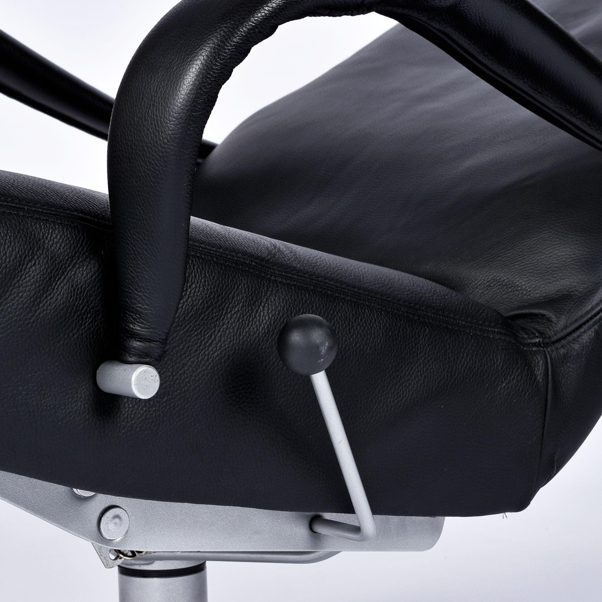 Percival Lafer Recliner girevole in pelle nera e cromo, Brasile, 2003 in vendita 4