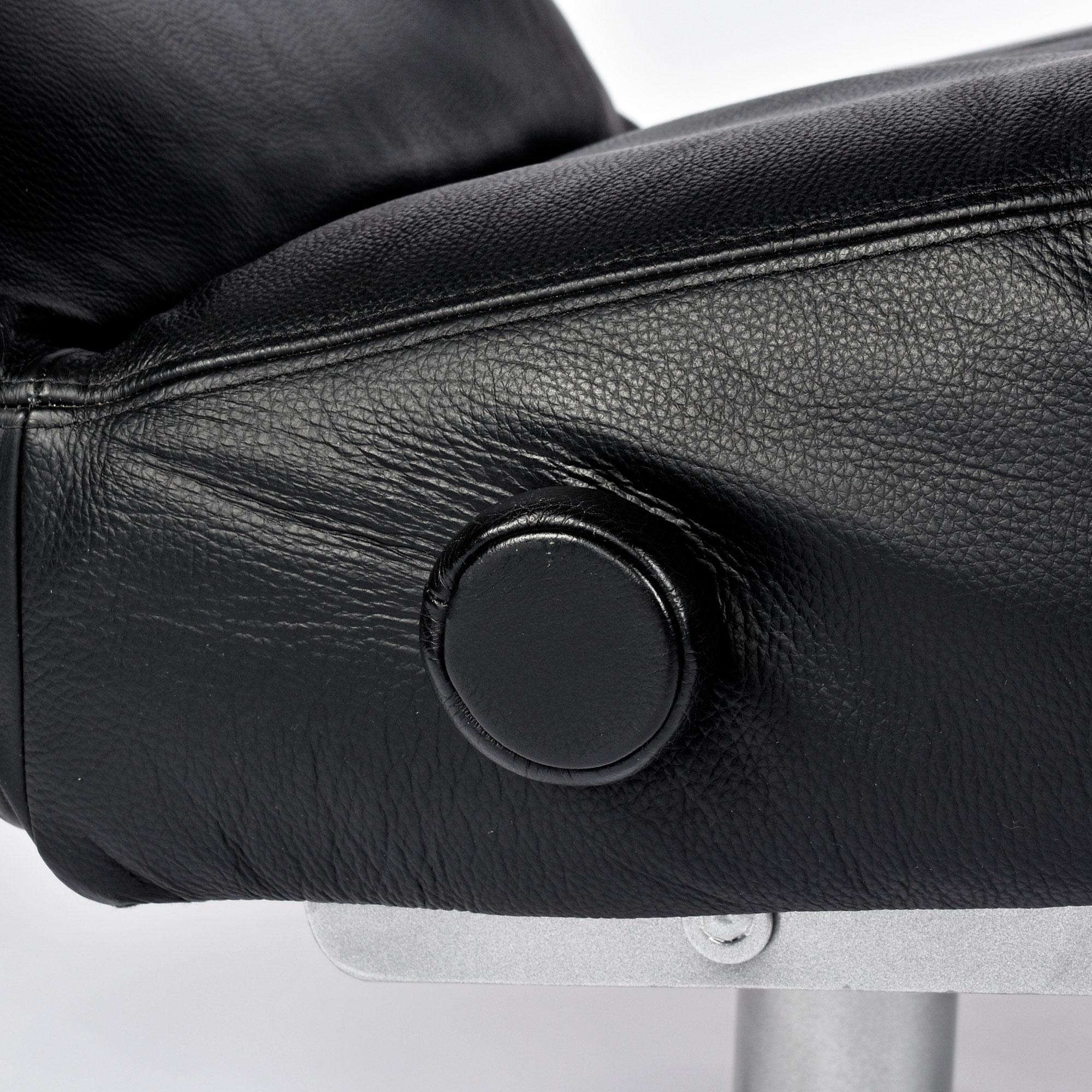 Percival Lafer Recliner girevole in pelle nera e cromo, Brasile, 2003 in vendita 5