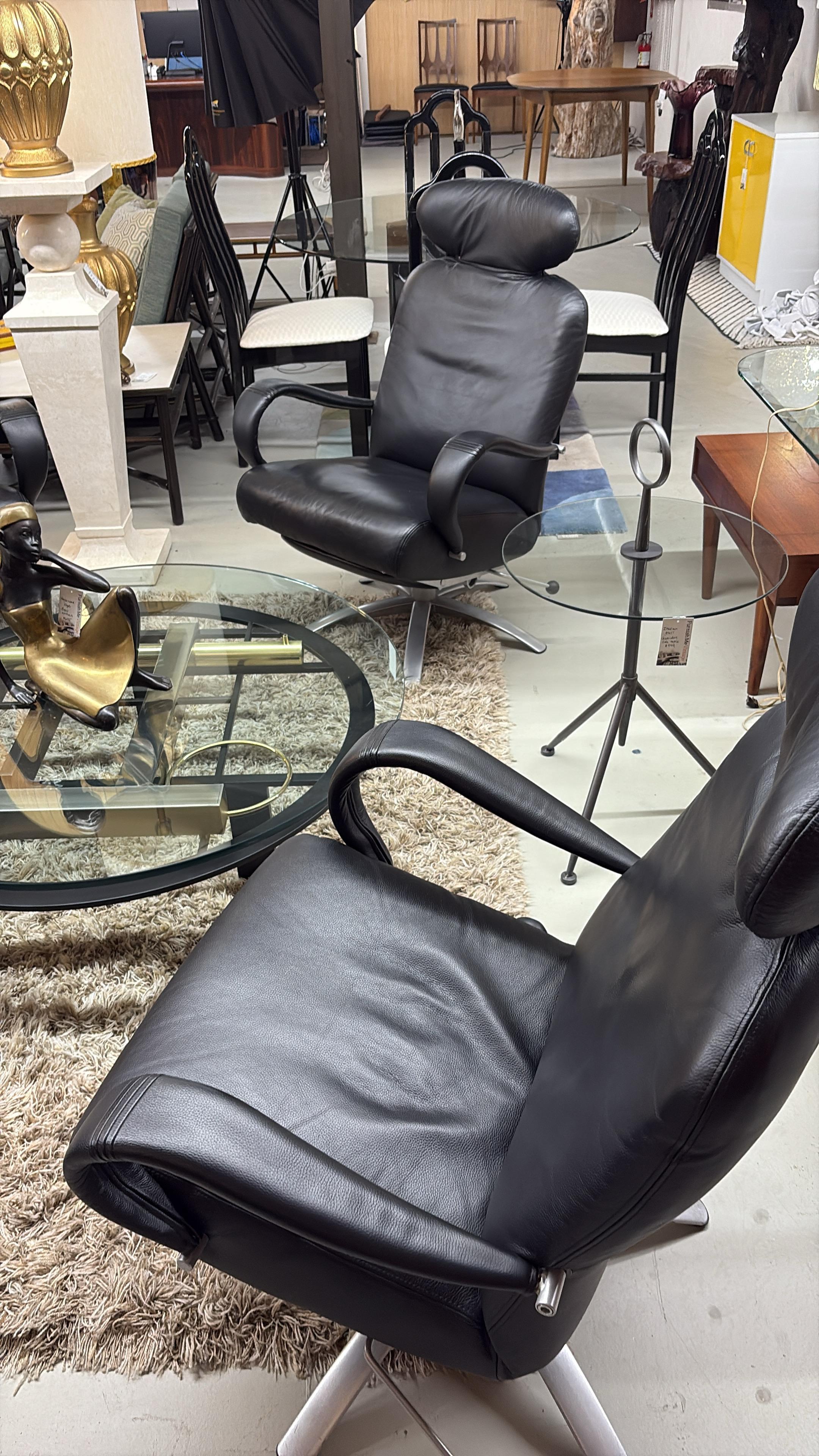 Percival Lafer Recliner girevole in pelle nera e cromo, Brasile, 2003 in vendita 7