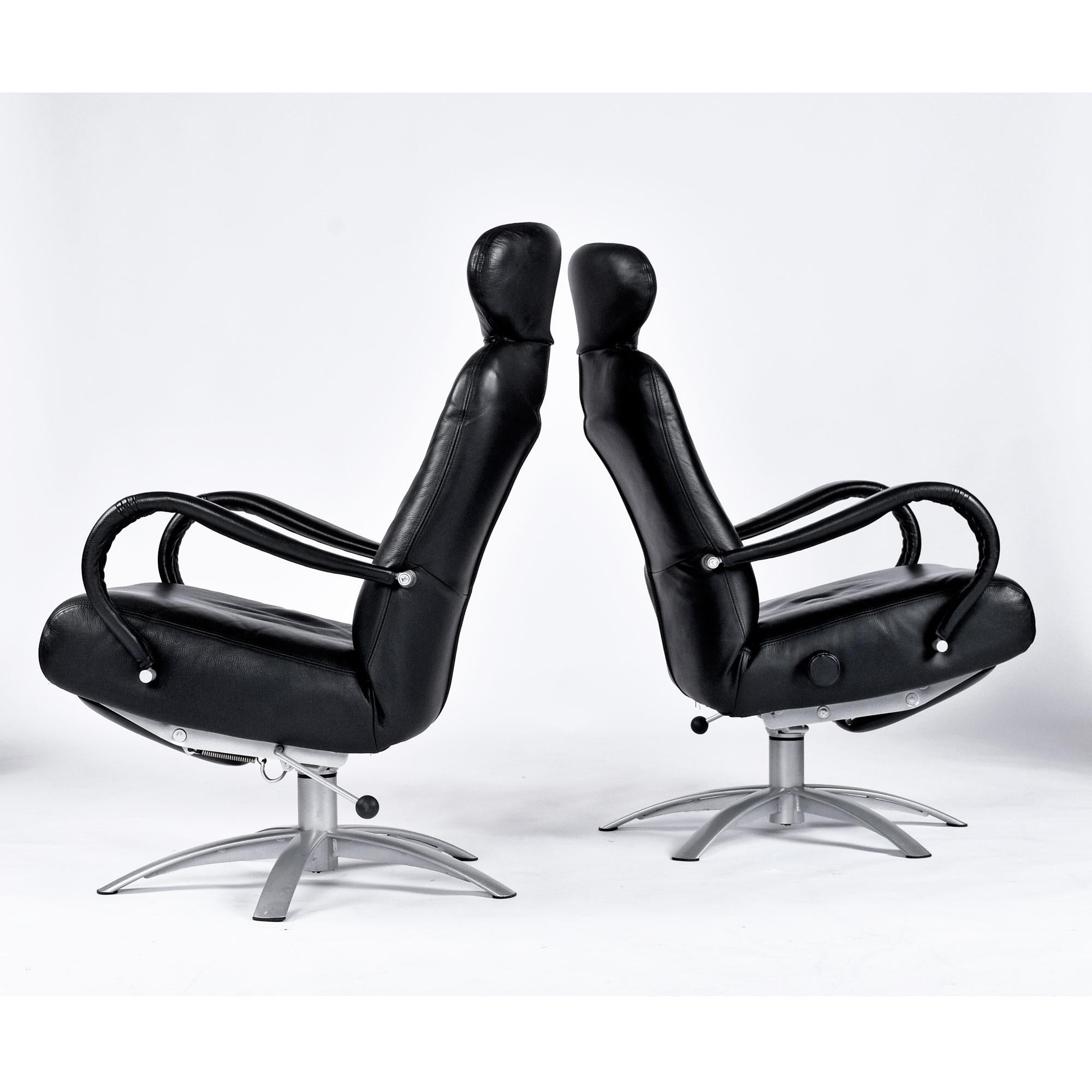 Brasiliano Percival Lafer Recliner girevole in pelle nera e cromo, Brasile, 2003 in vendita