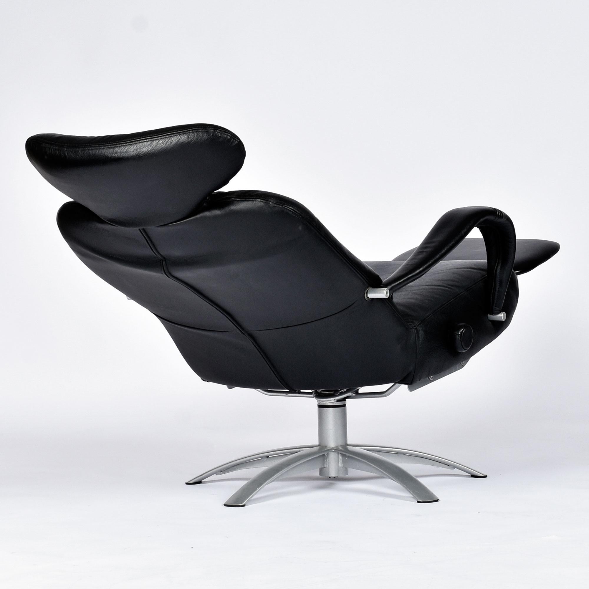 XXI secolo e contemporaneo Percival Lafer Recliner girevole in pelle nera e cromo, Brasile, 2003 in vendita
