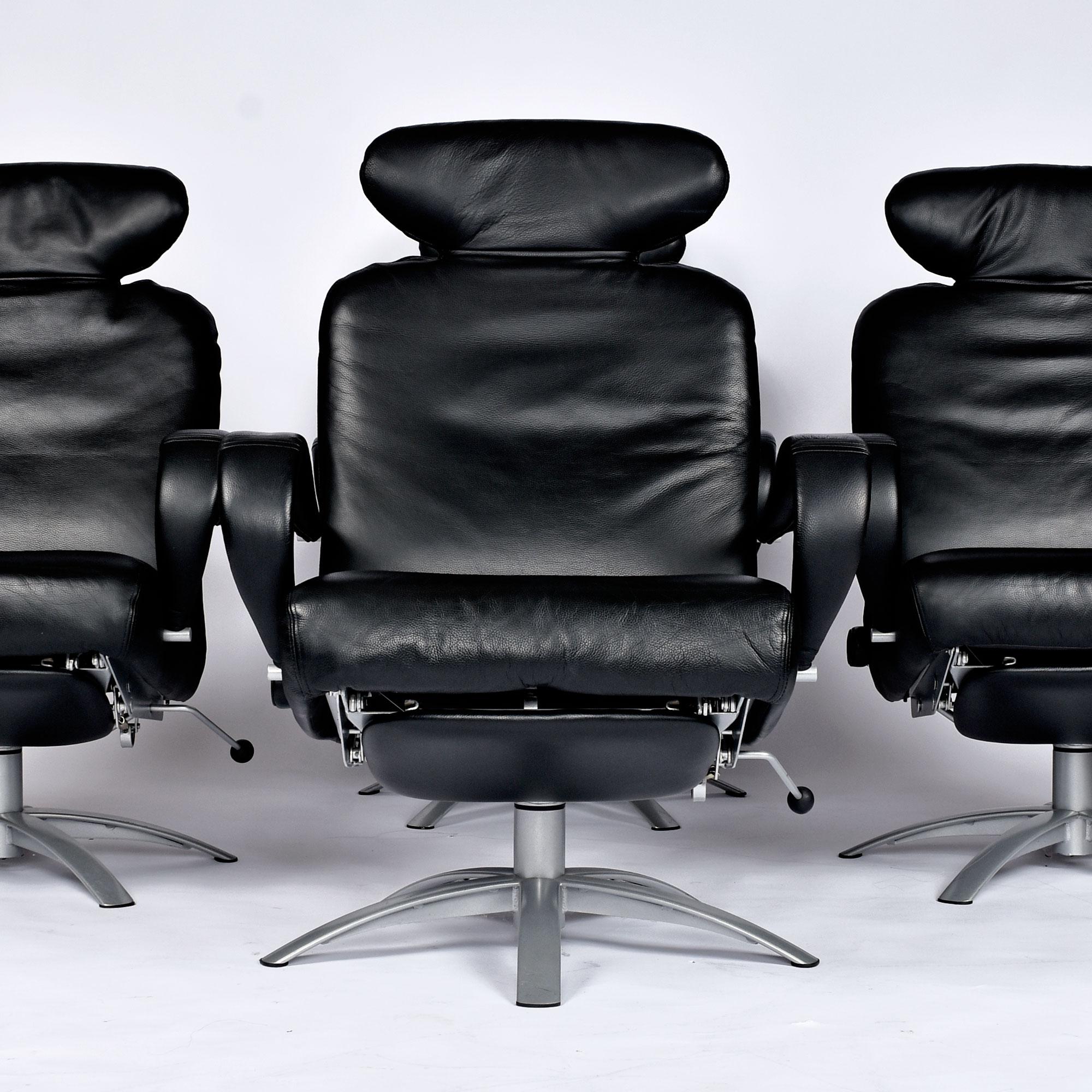 Pelle Percival Lafer Recliner girevole in pelle nera e cromo, Brasile, 2003 in vendita